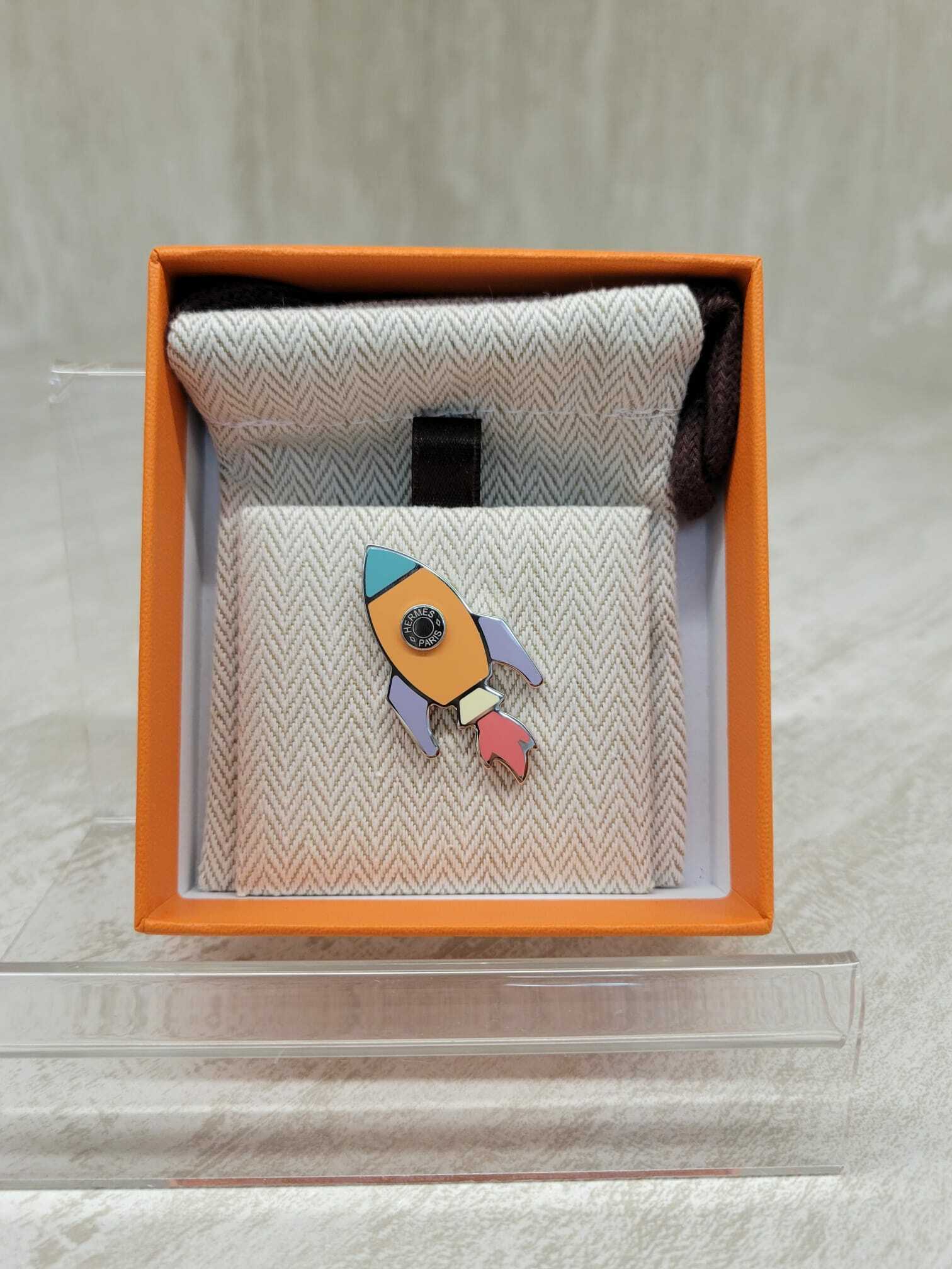 Hermes space h 心口針