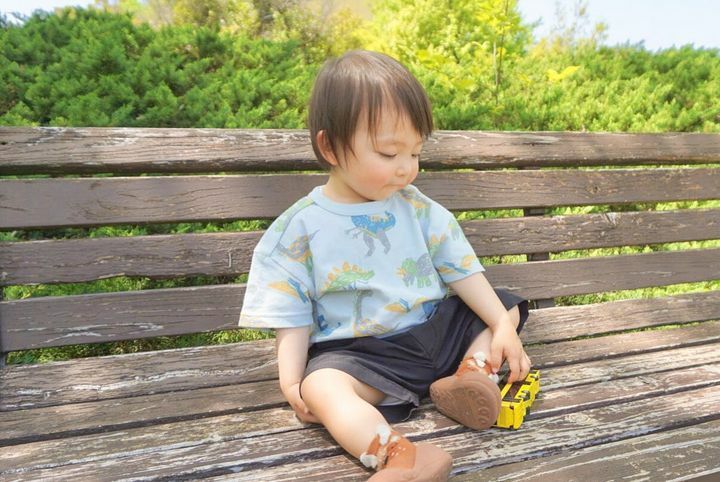 日本MYD 手繪恐龍 圓領短袖上衣 (天藍色，100) M320102