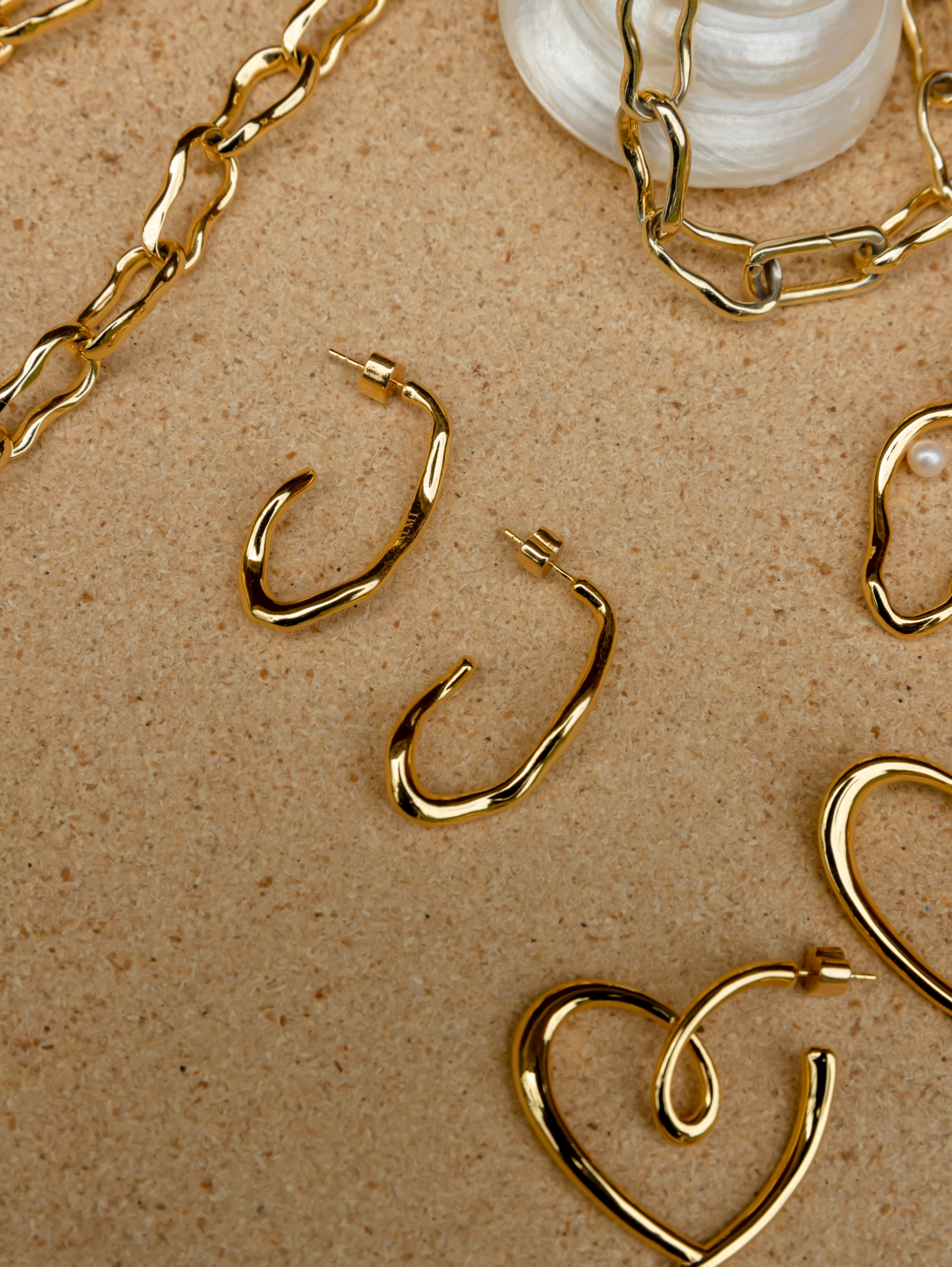 Melt · 熔岩感C型耳環（金色）