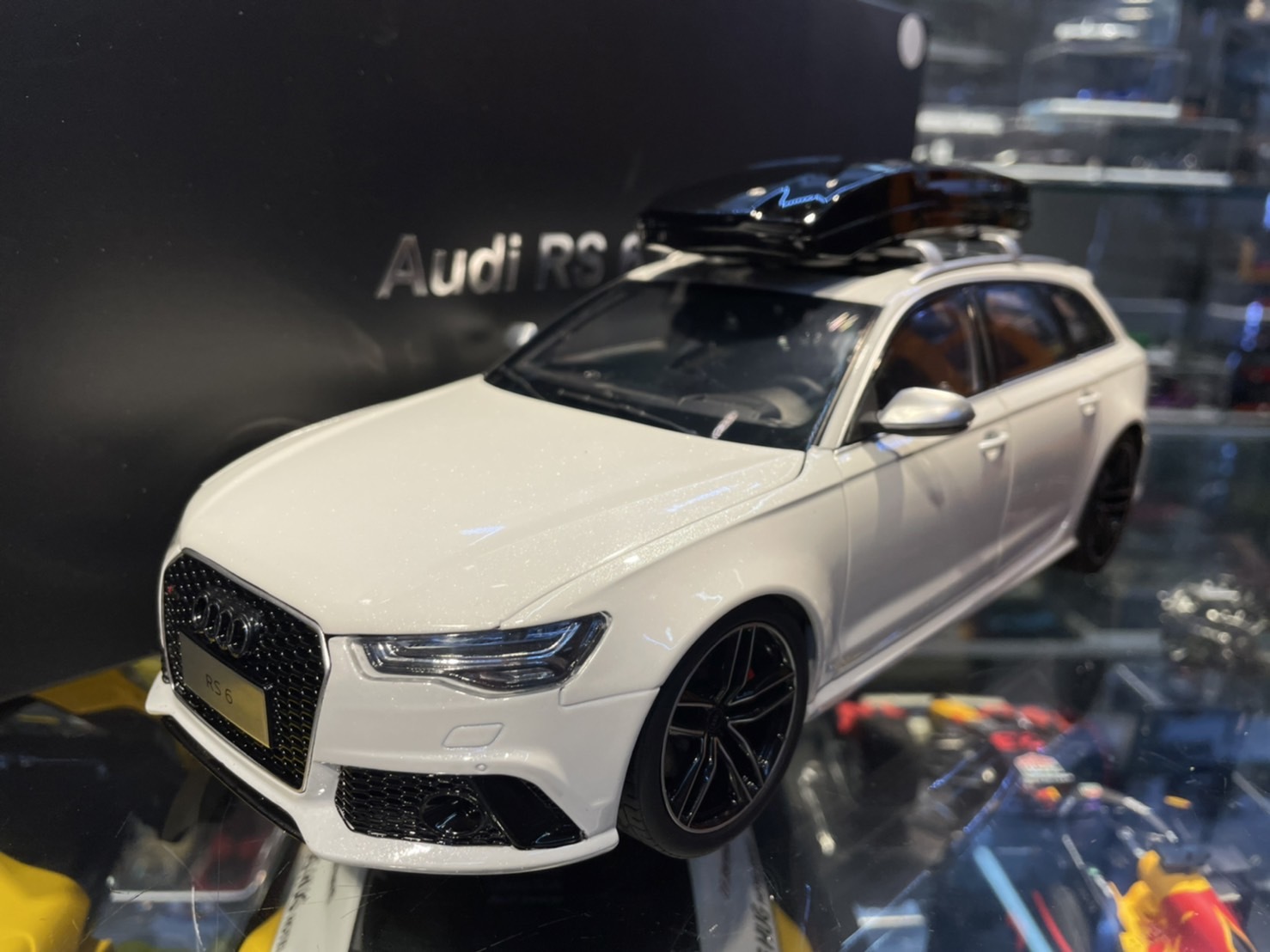 WELL Audi RS6 Avant C7 白色 1/18