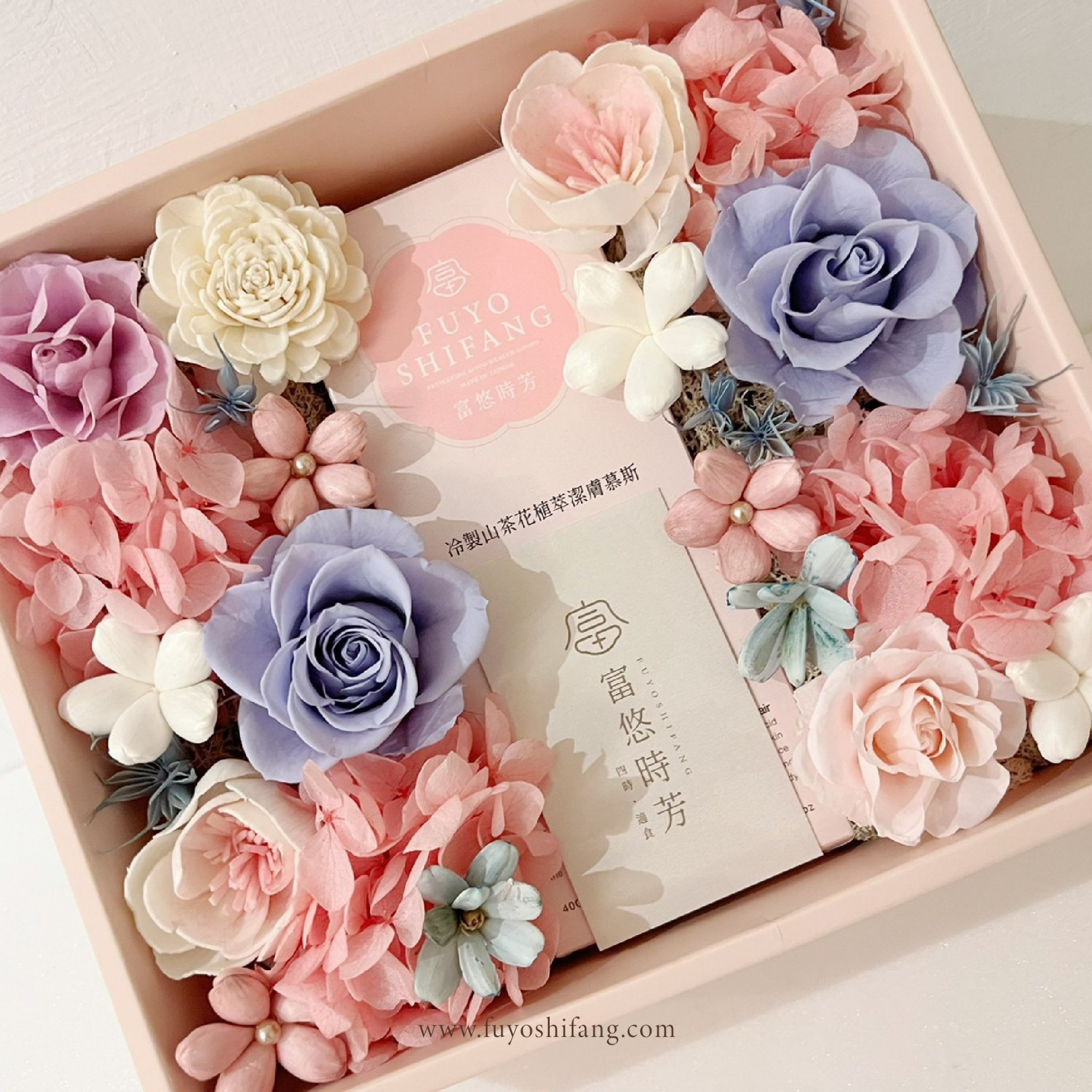 Hộp Quà Sữa làm sạch da dạng bọt tinh chất hoa tươi vĩnh cửu (Set 1 chai phong lan thanh nhã)