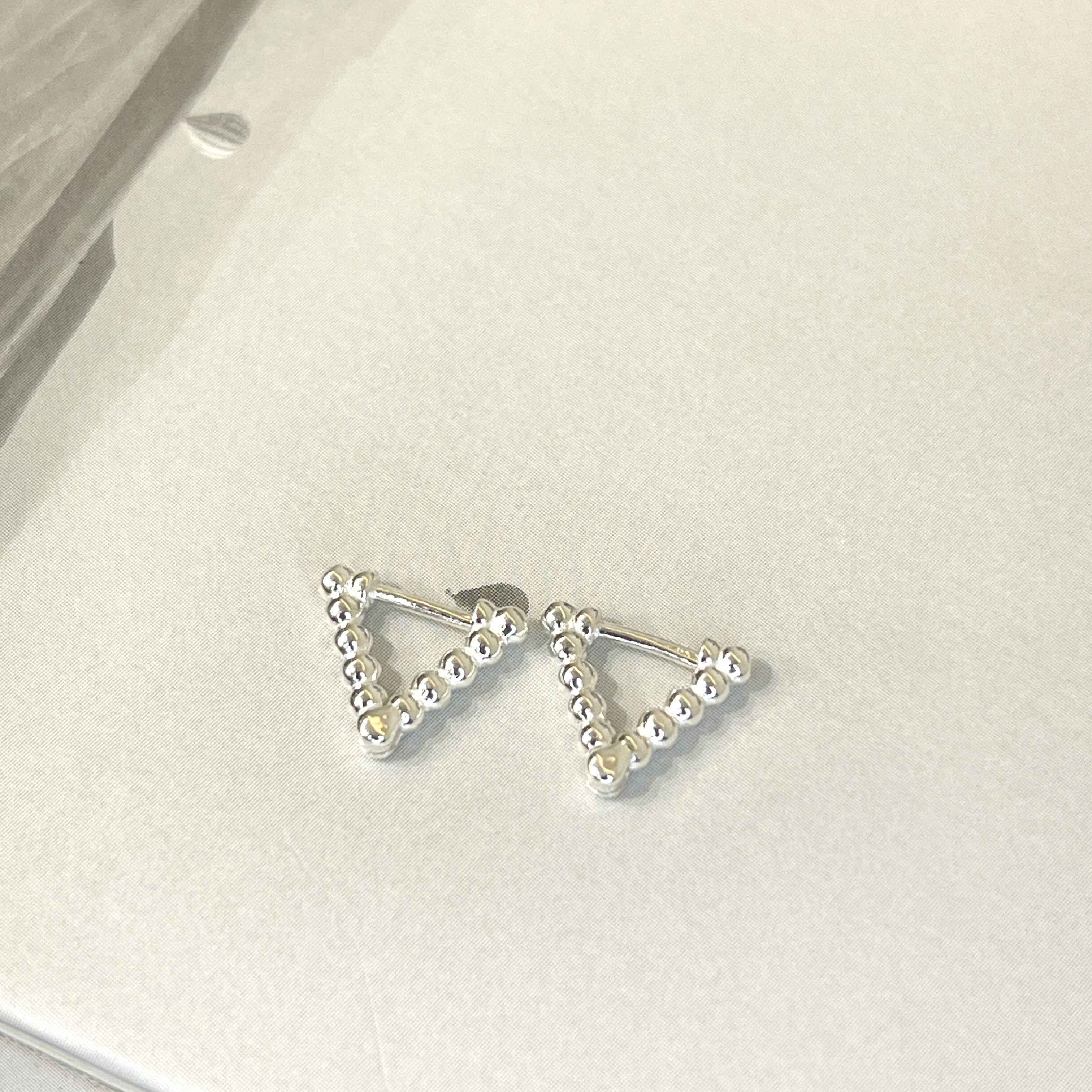 現貨 🇰🇷 韓國 925銀倒三角圓珠耳環（MD974）