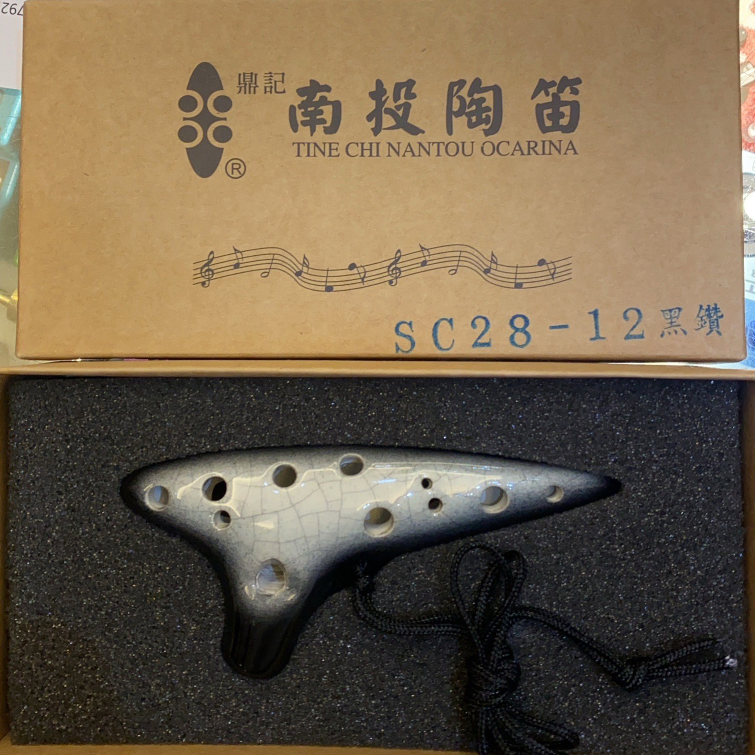 台灣南投鼎記陶笛 傳統式十二孔 C調 ｜ AC53-12 中音C調 台灣南投鼎記陶笛 傳統式十二孔 C調 ｜ AC53-12 中音C調 / SC28-12 高音C調 第 4 張圖片｜三峽銅管 / 管樂