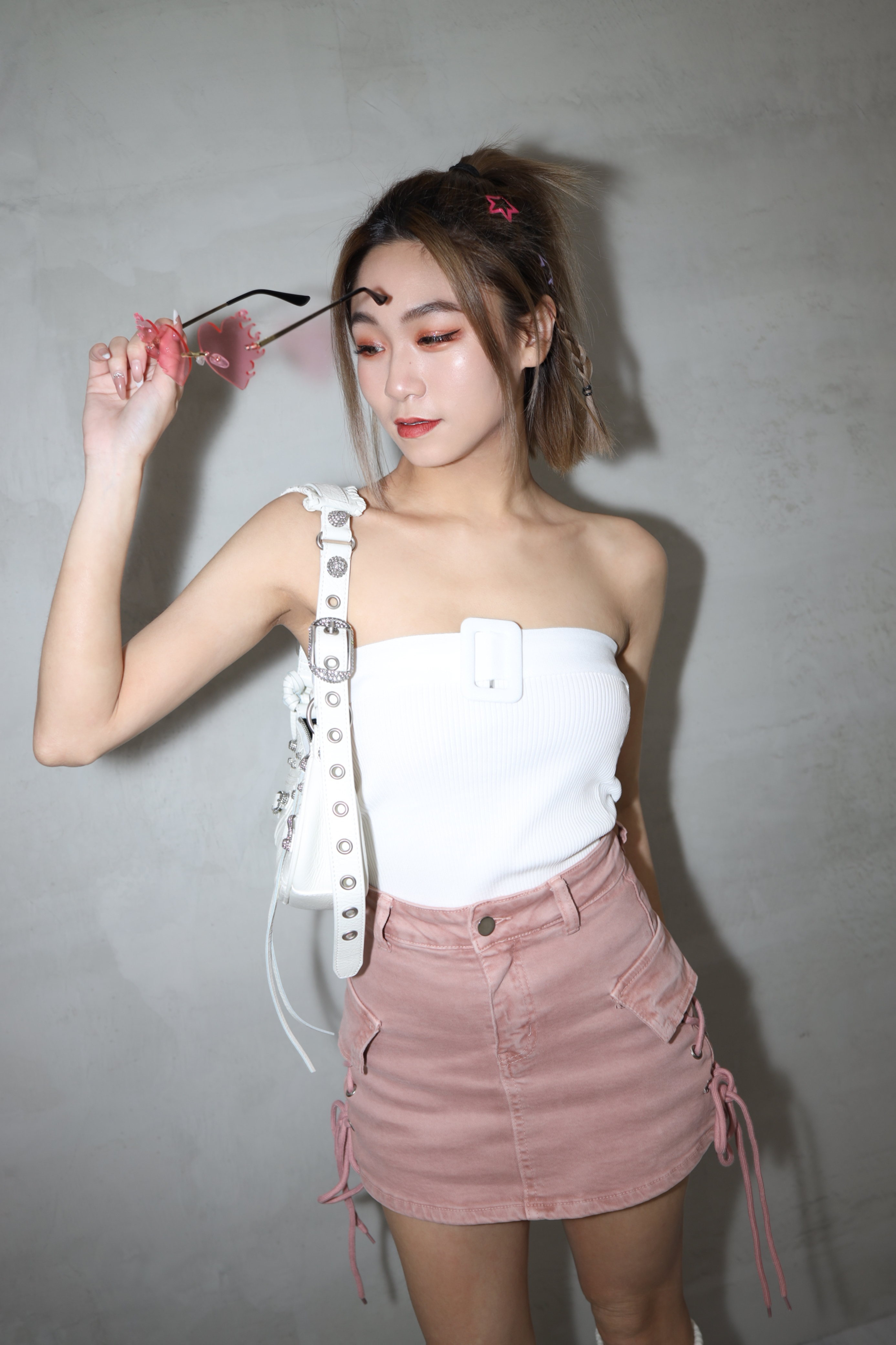 皮帶釦造型平口上衣