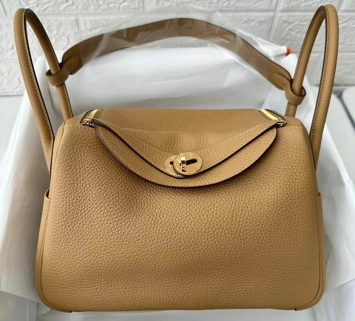 Lindy 26 4B biscuit cc tc B