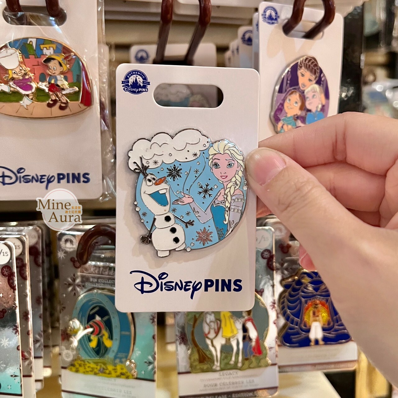 艾莎 Elsa 雪寶 Olaf 造型 徽章 PIN 冰雪奇緣 Frozen -香港迪士尼樂園