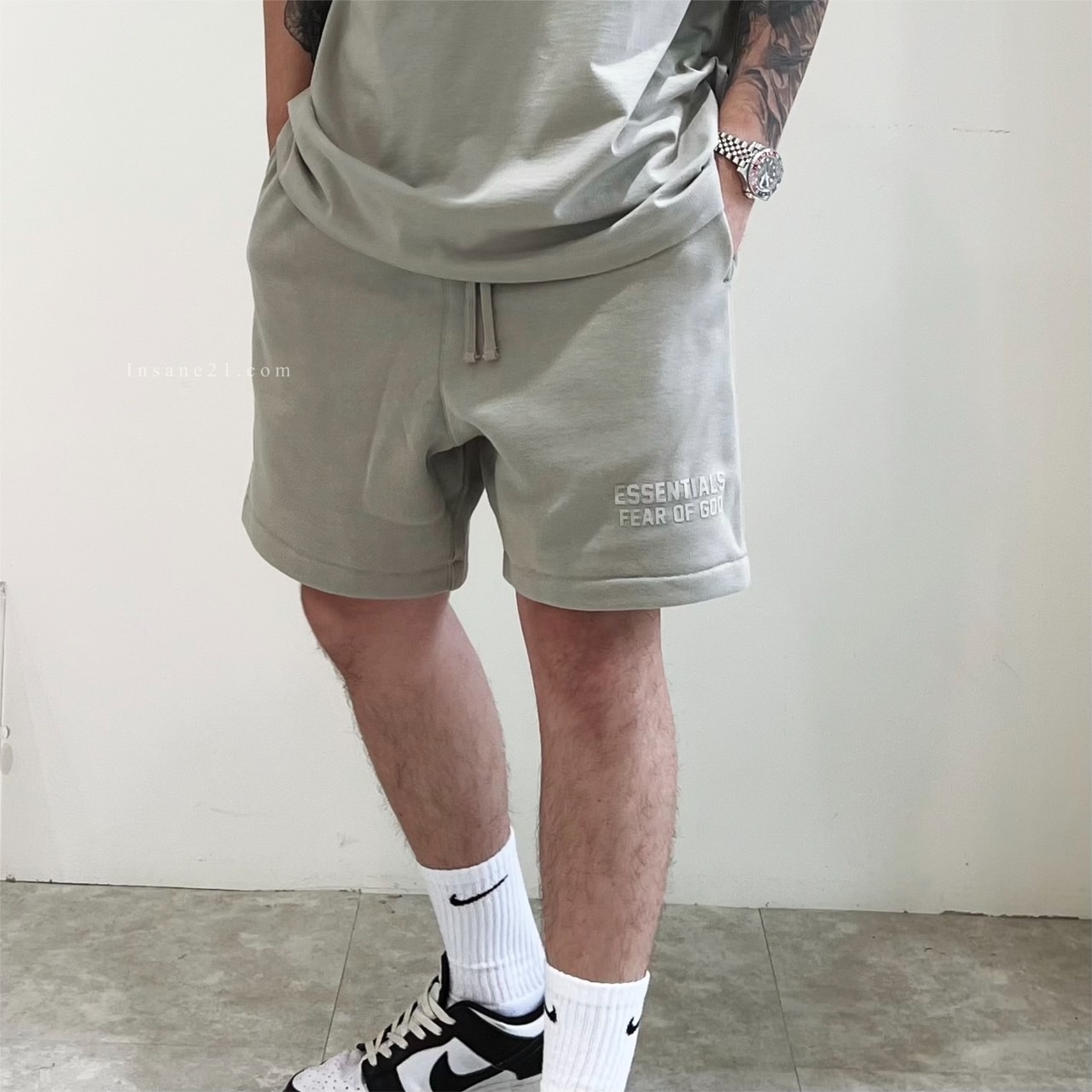 ESSENTIALS 經典 立體貼布 LOGO SHORT 短褲
