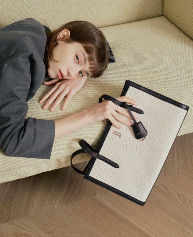 J.estina Mano Canvas EW Long Shoulder Bag