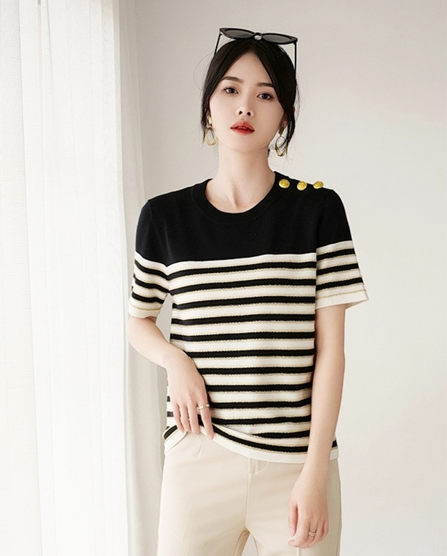 肩飾條紋針織上衣 兩色