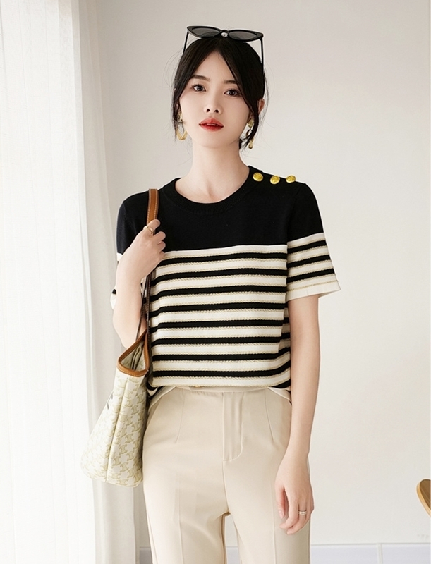 肩飾條紋針織上衣 兩色
