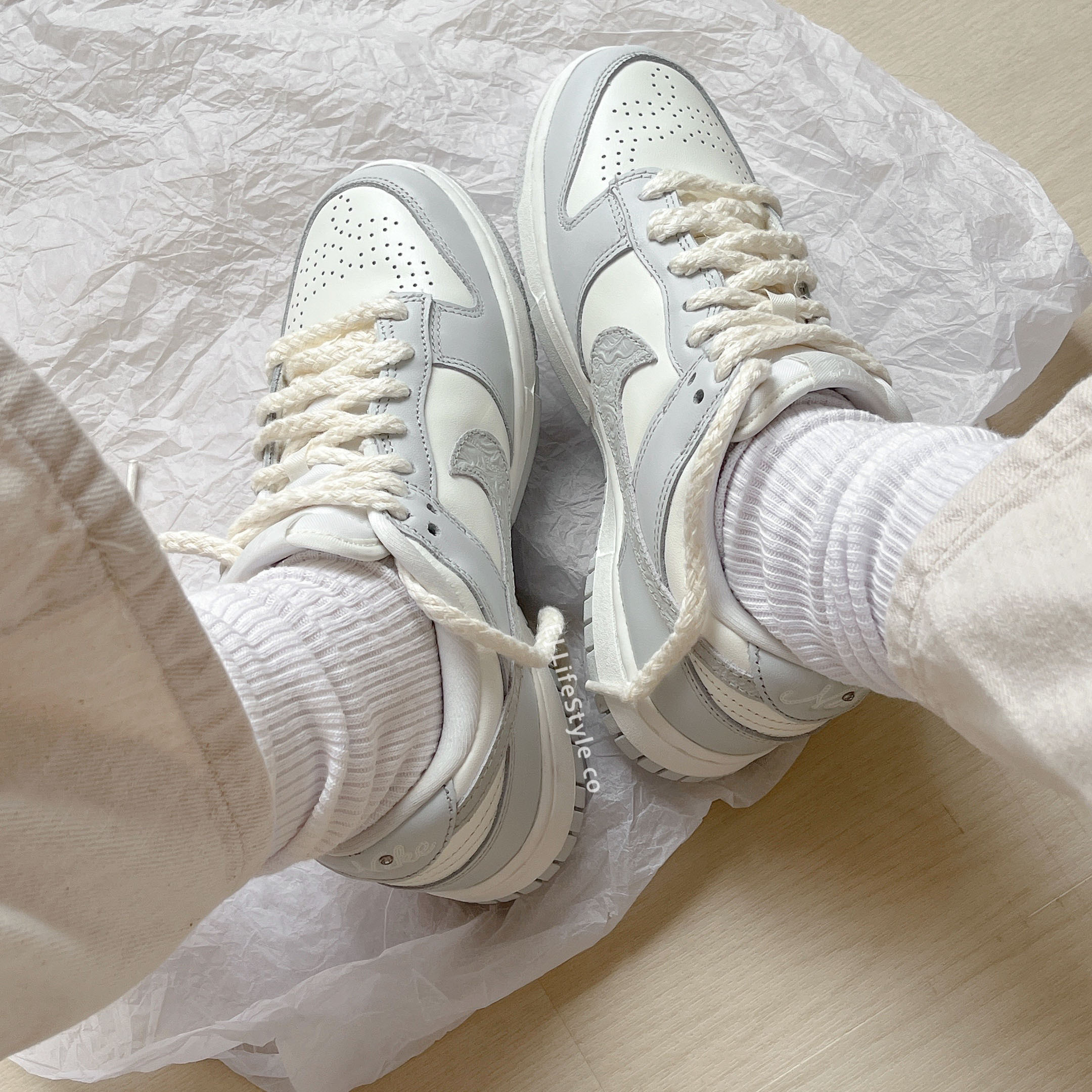 NIKE DUNK LOW 凡爾賽 灰 白 奶油白 浮雕 灰色系 女鞋 FJ4553-133  / 預購