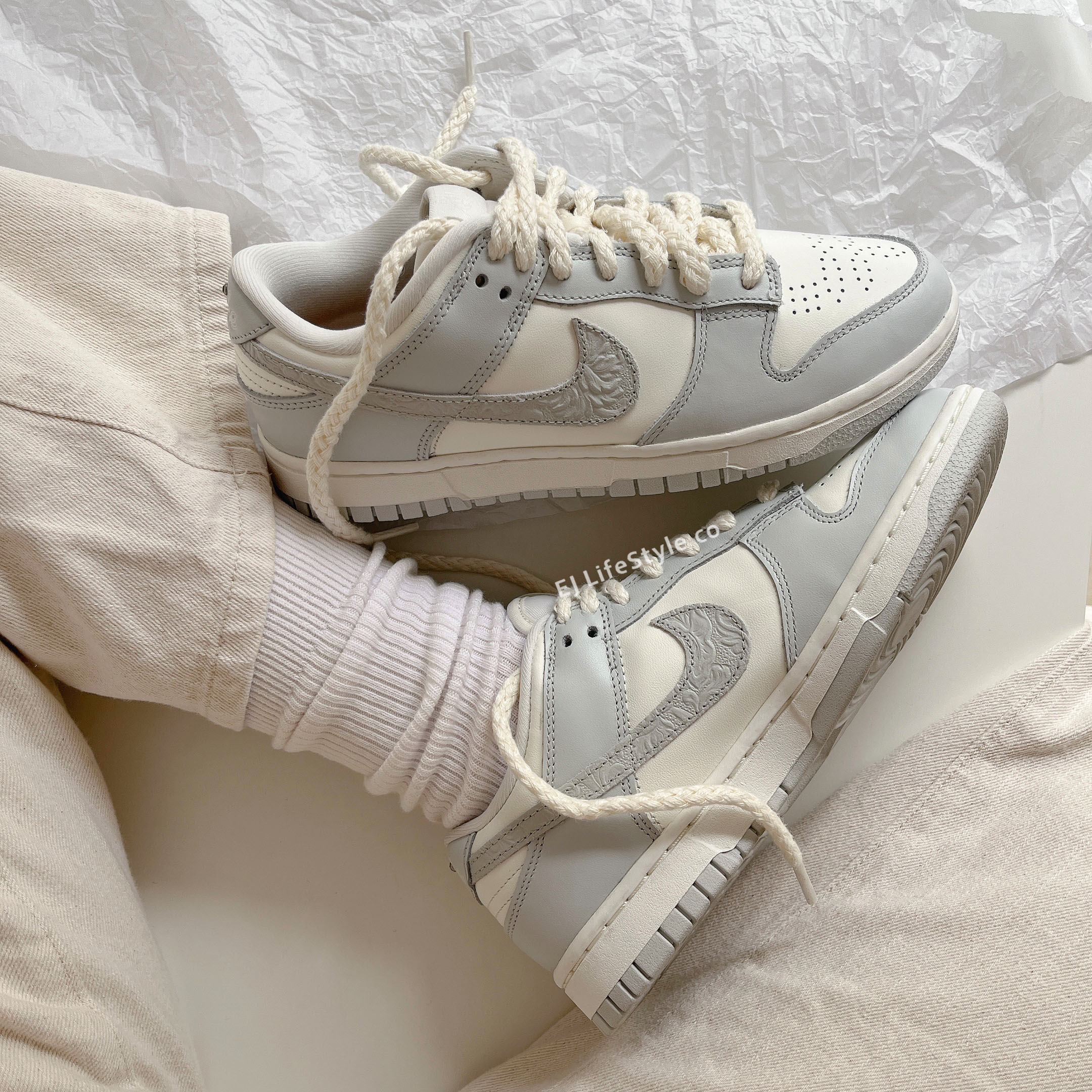 NIKE DUNK LOW 凡爾賽 灰 白 奶油白 浮雕 灰色系 女鞋 FJ4553-133  / 預購