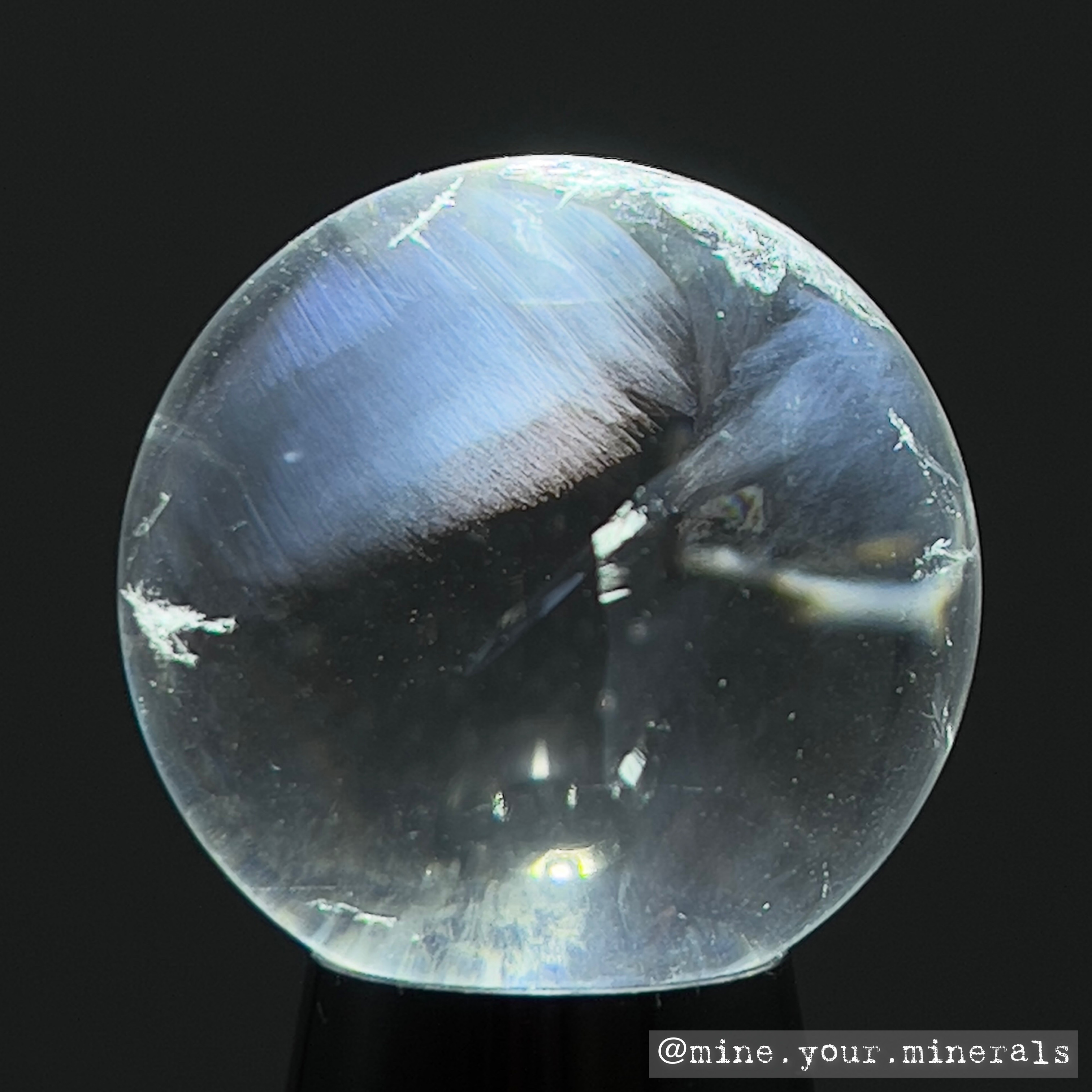 紅藍針白水晶球