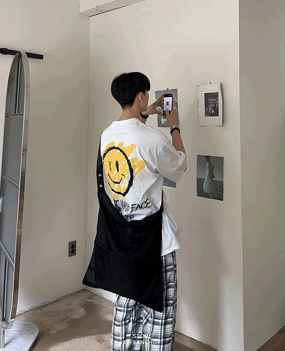 笑臉塗鴉短袖上衣 / 黑色 / 不提供退換貨