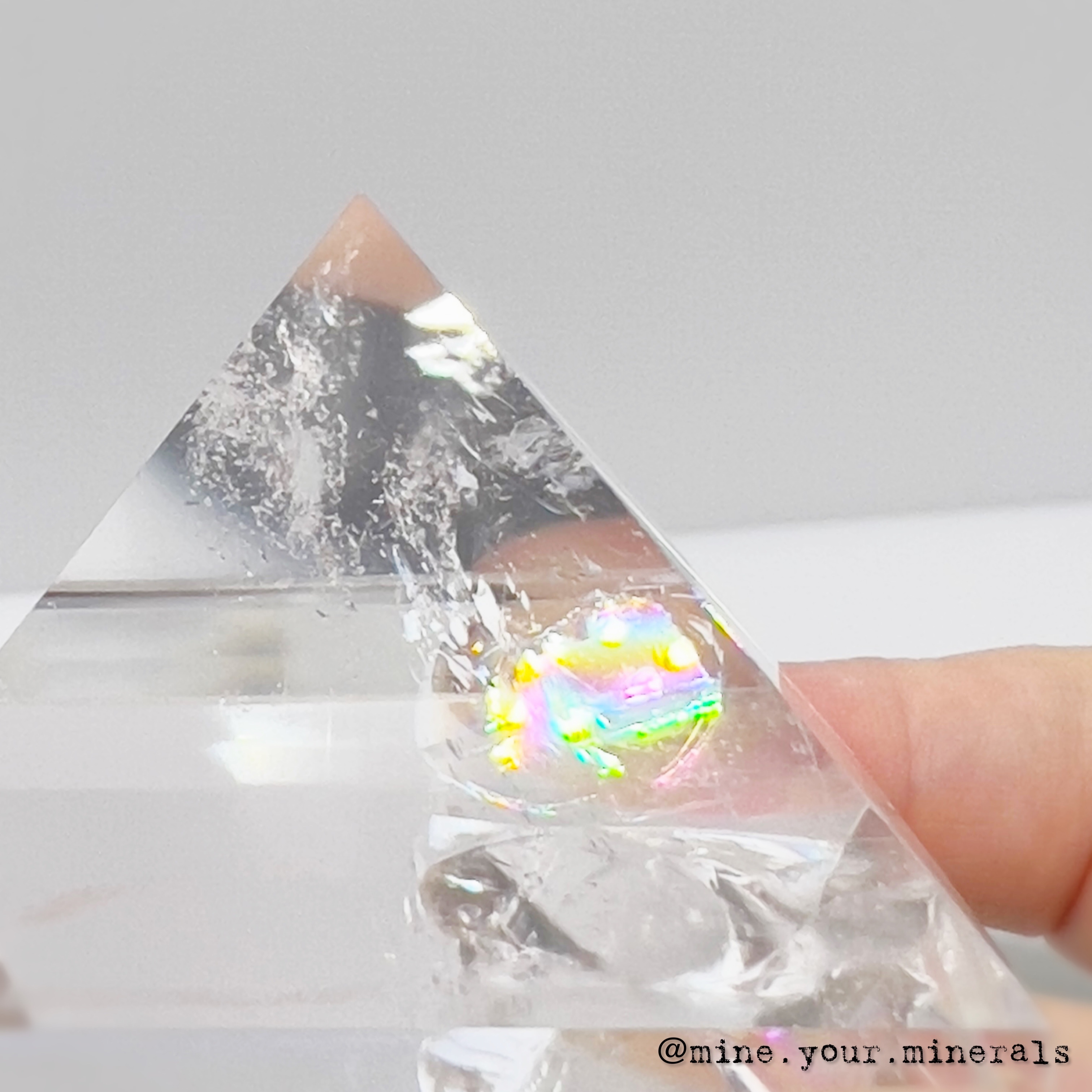 白水晶金字塔