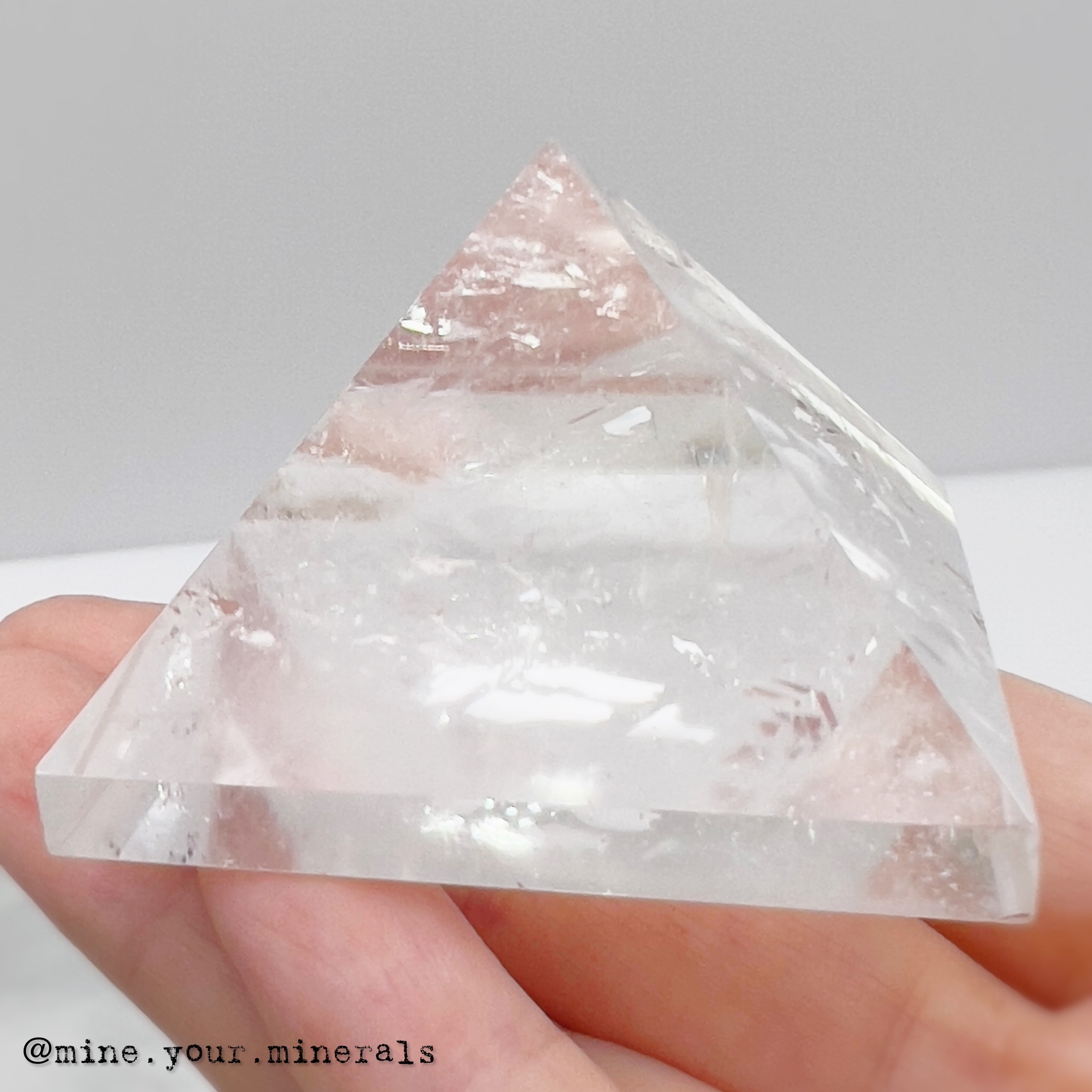 白水晶金字塔
