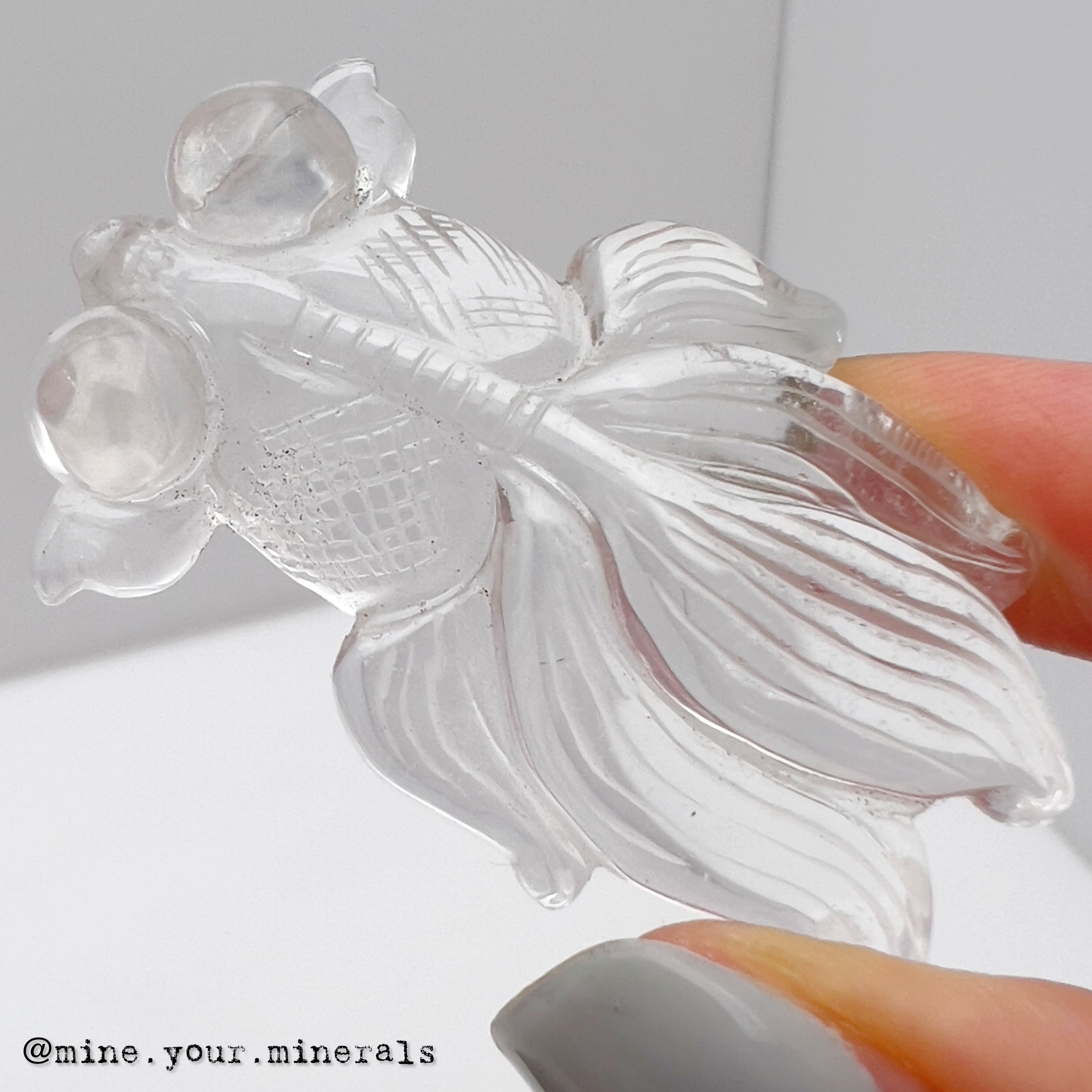 白水晶金魚雕刻擺件