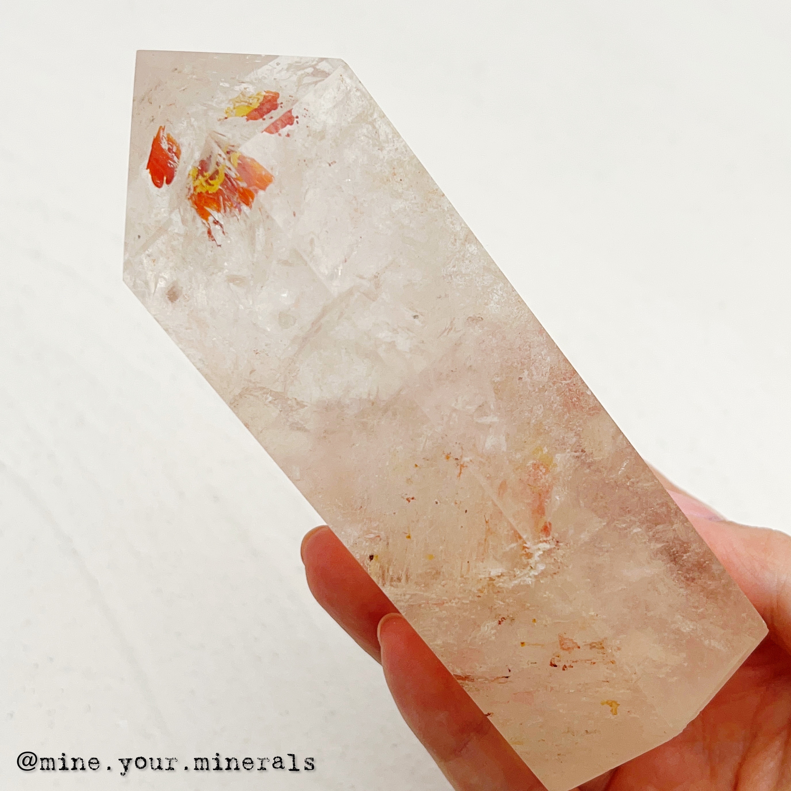 白水晶柱共生紅黃膠花
