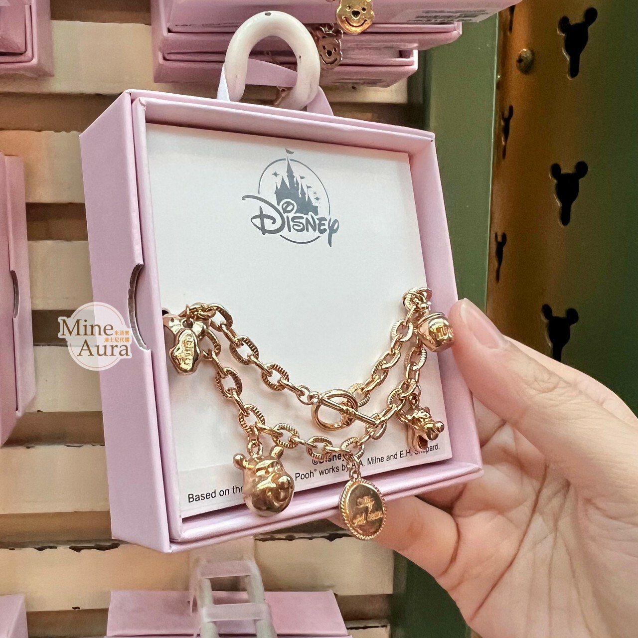 小熊維尼 Winnie the Pooh 金色 圓牌 立體大頭 墜飾 手鍊 手環 (盒裝) -香港迪士尼樂園