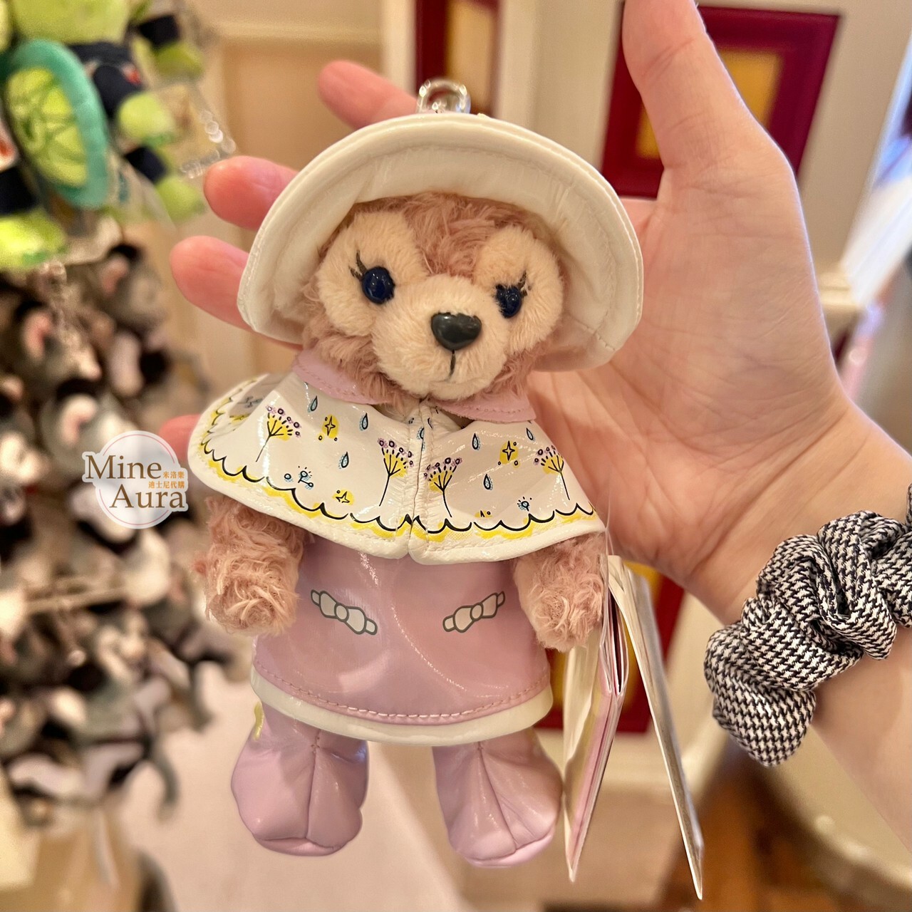 (現貨) 雪莉玫 ShellieMay 雨衣裝造型 絨毛 吊飾 鑰匙圈 -香港迪士尼樂園