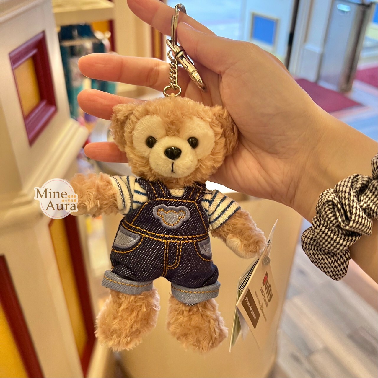 達菲 Duffy 牛仔裝造型 絨毛 吊飾 鑰匙圈 -香港迪士尼樂園