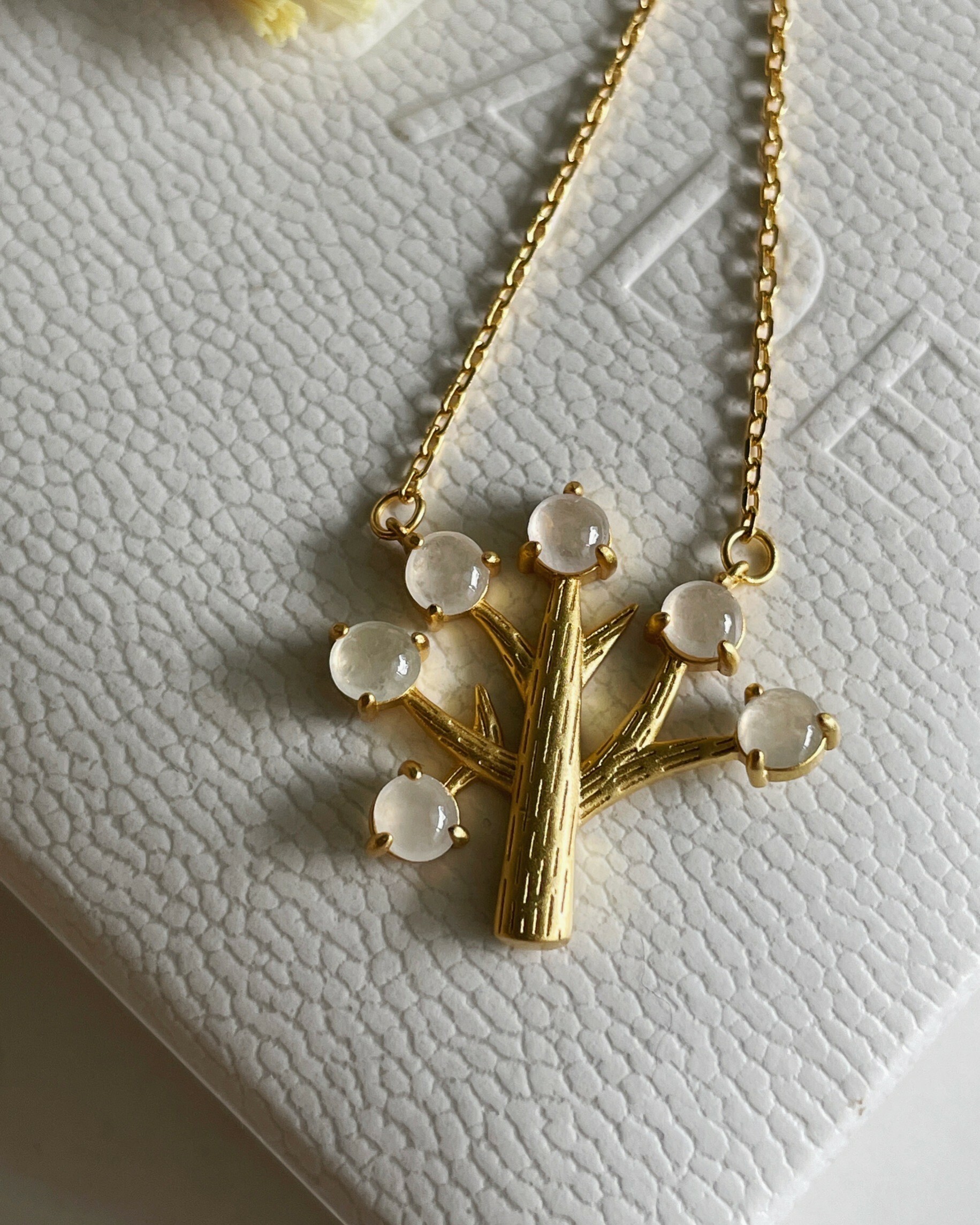 Abundance 系列 | 六顆蛋面翡翠 × 生命樹設計