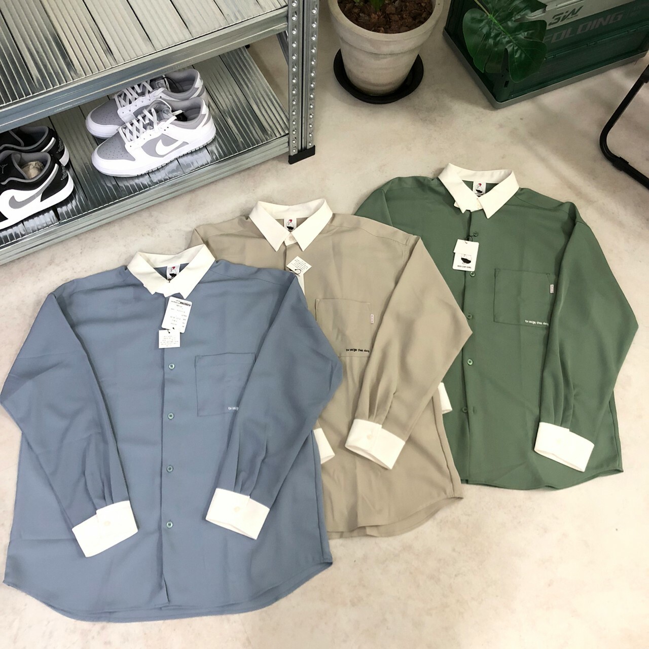 Red Cap Girl 背後印刷大圖長袖襯衫 23-2102