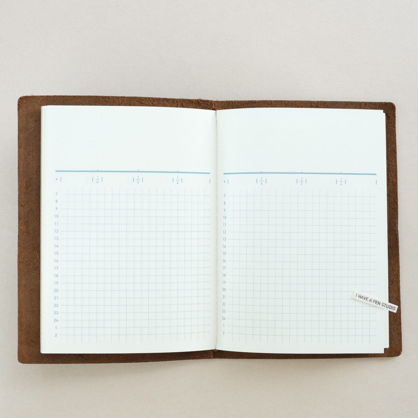 TAIWAN ONEOVERONE STUDIO 護照尺寸紀錄式筆記本巴川紙白色68磅- 有筆x 
