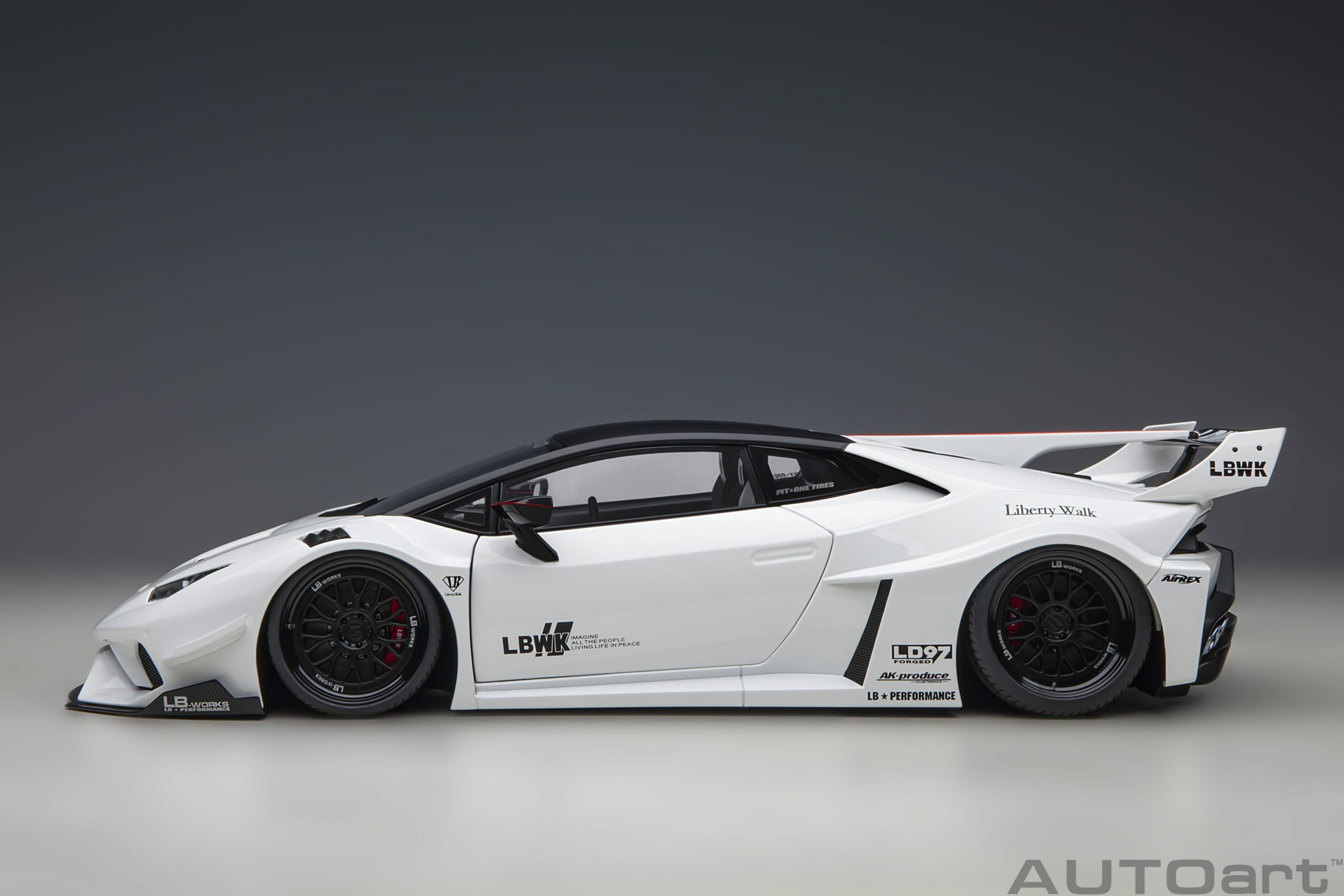 預訂:1/18 AUTOART Liberty Walk LB Silhouette Lamborghini Huracan GT (White) (79125)