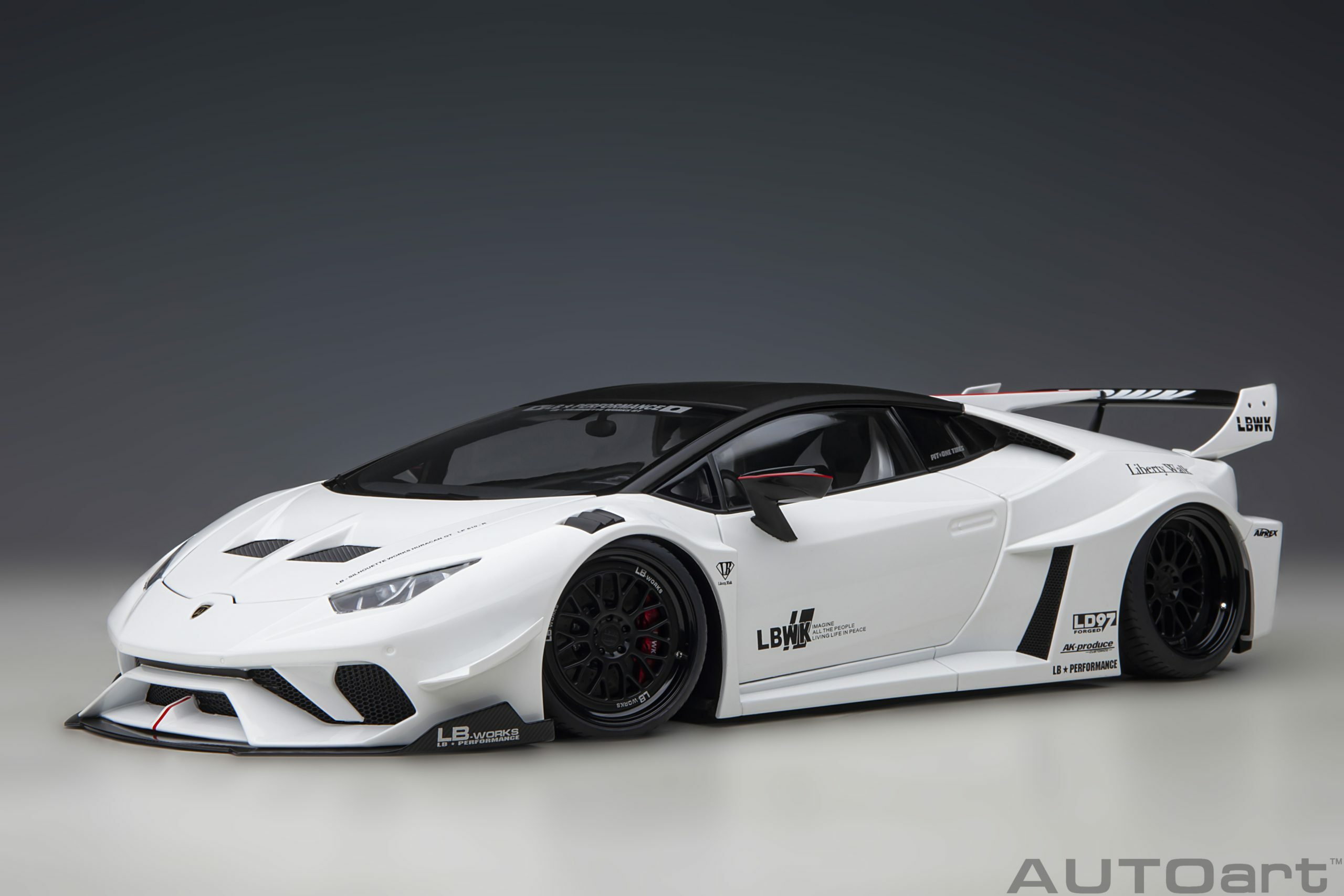 預訂:1/18 AUTOART Liberty Walk LB Silhouette Lamborghini Huracan GT (White) (79125)
