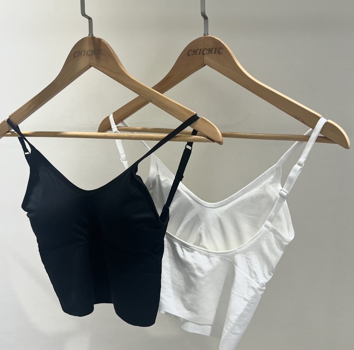 U04細肩可調後挖低背小可愛(黑)