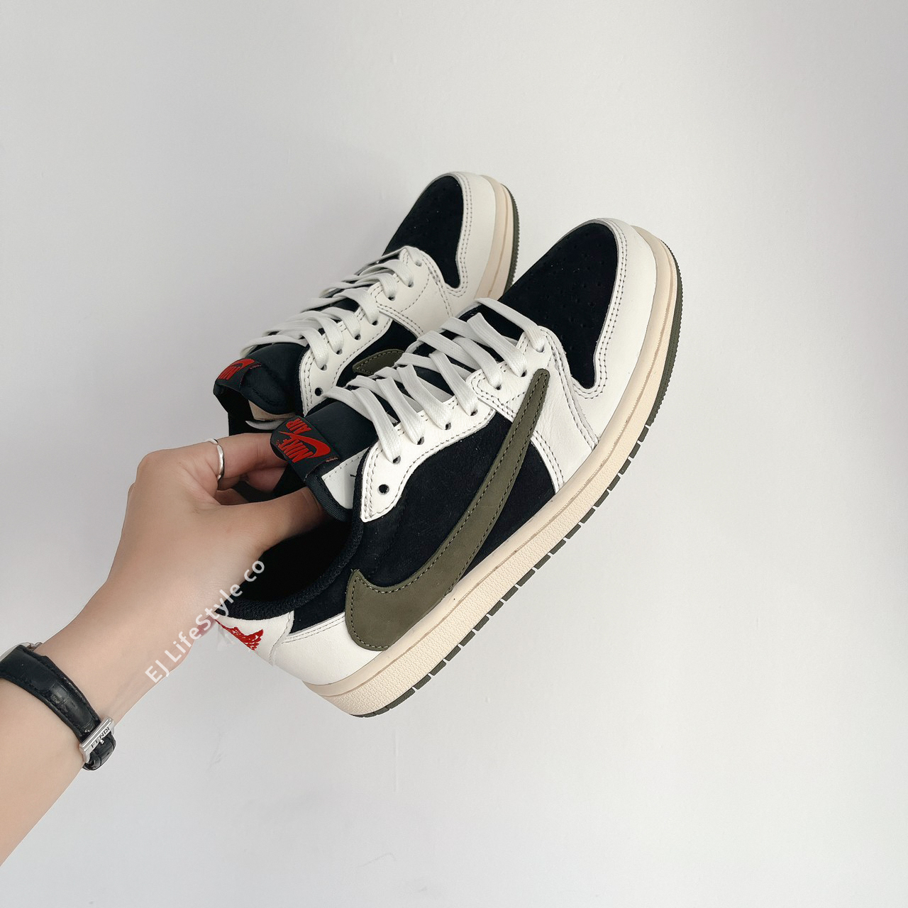 TRAVIS SCOTT x  AIR JORDAN 1 LOW ''Medium Olive'' 黑綠橄欖 倒勾 DZ4137-106 / 預購