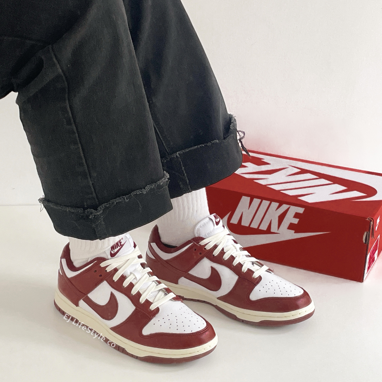 NIKE DUNK LOW TEAM RED 酒紅奶油底復古女鞋FJ4555-100 / 預購