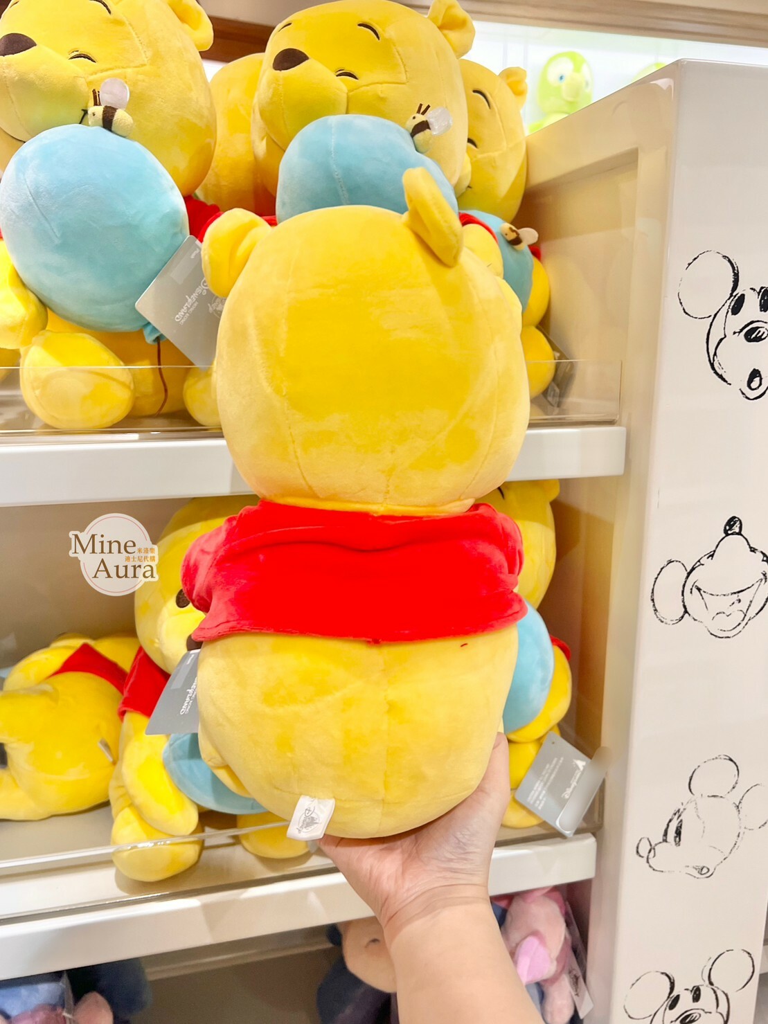 噗噗 小熊維尼 Winnie the Pooh 藍色氣球 眨眼 M號 娃娃 玩偶 -香港迪士尼樂園