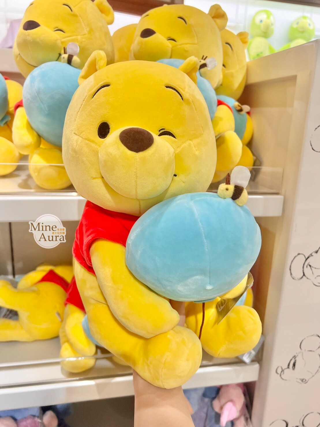 噗噗 小熊維尼 Winnie the Pooh 藍色氣球 眨眼 M號 娃娃 玩偶 -香港迪士尼樂園