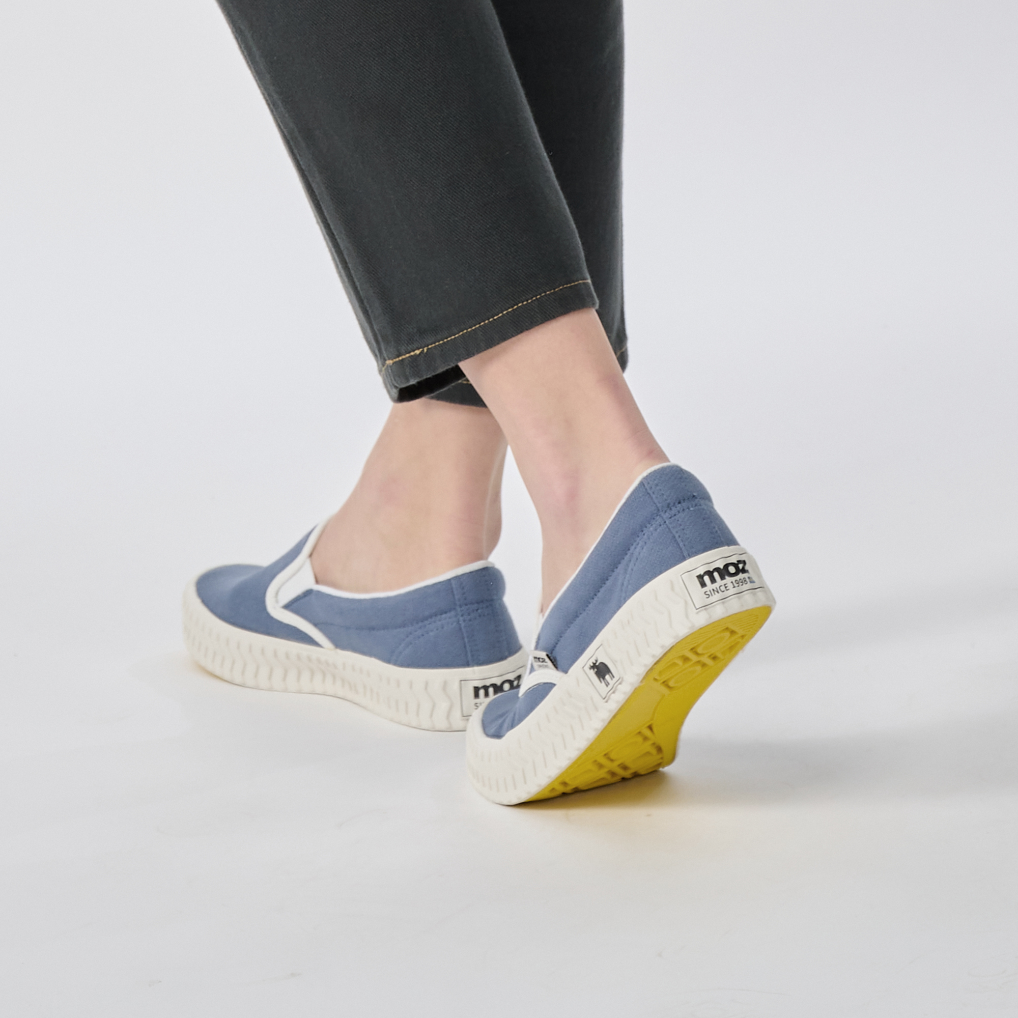 moz瑞典駝鹿 奶泡感 超舒適懶人鞋(晨光藍) 男女款