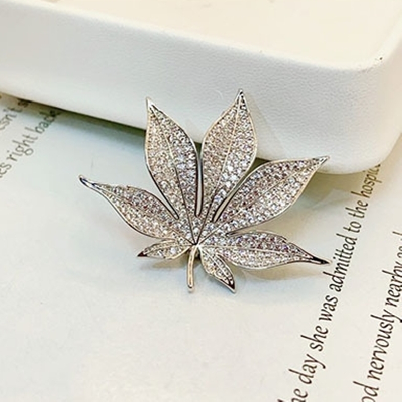 碎鑽楓葉胸針 銀色