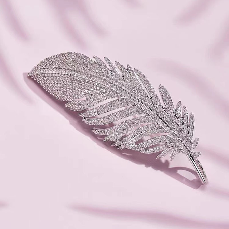鑲鑽銀羽毛胸針 銀色