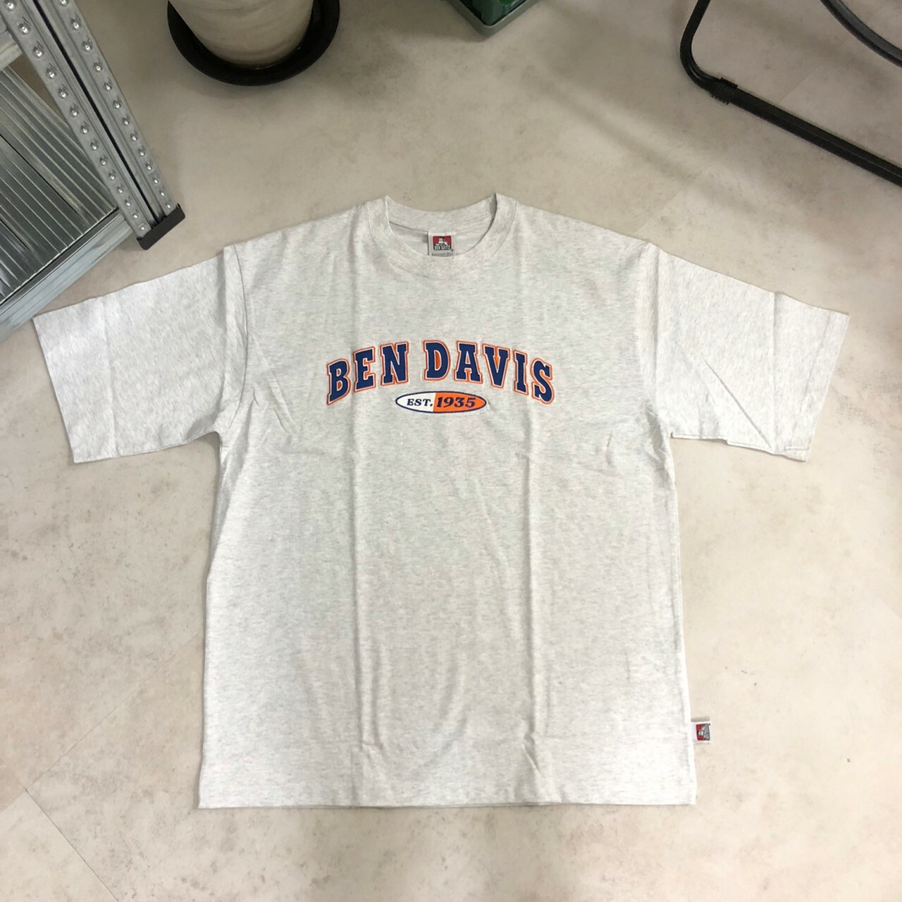 Ben Davis College Logo Stadium Tee 立體刺繡球隊風寬版短袖上衣 C-2580014