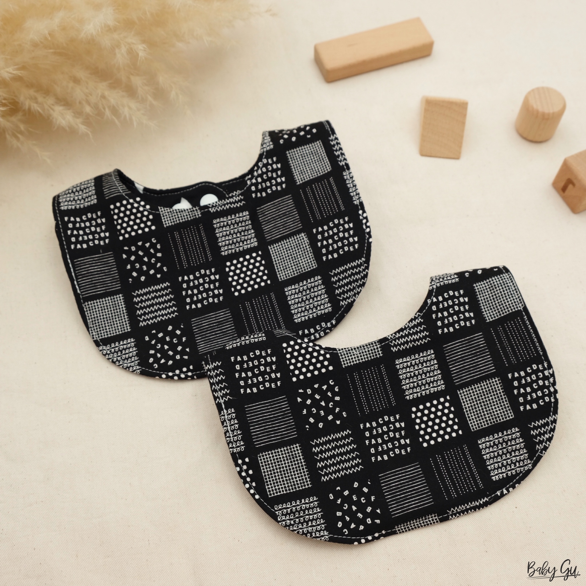 黑白圖案口水肩