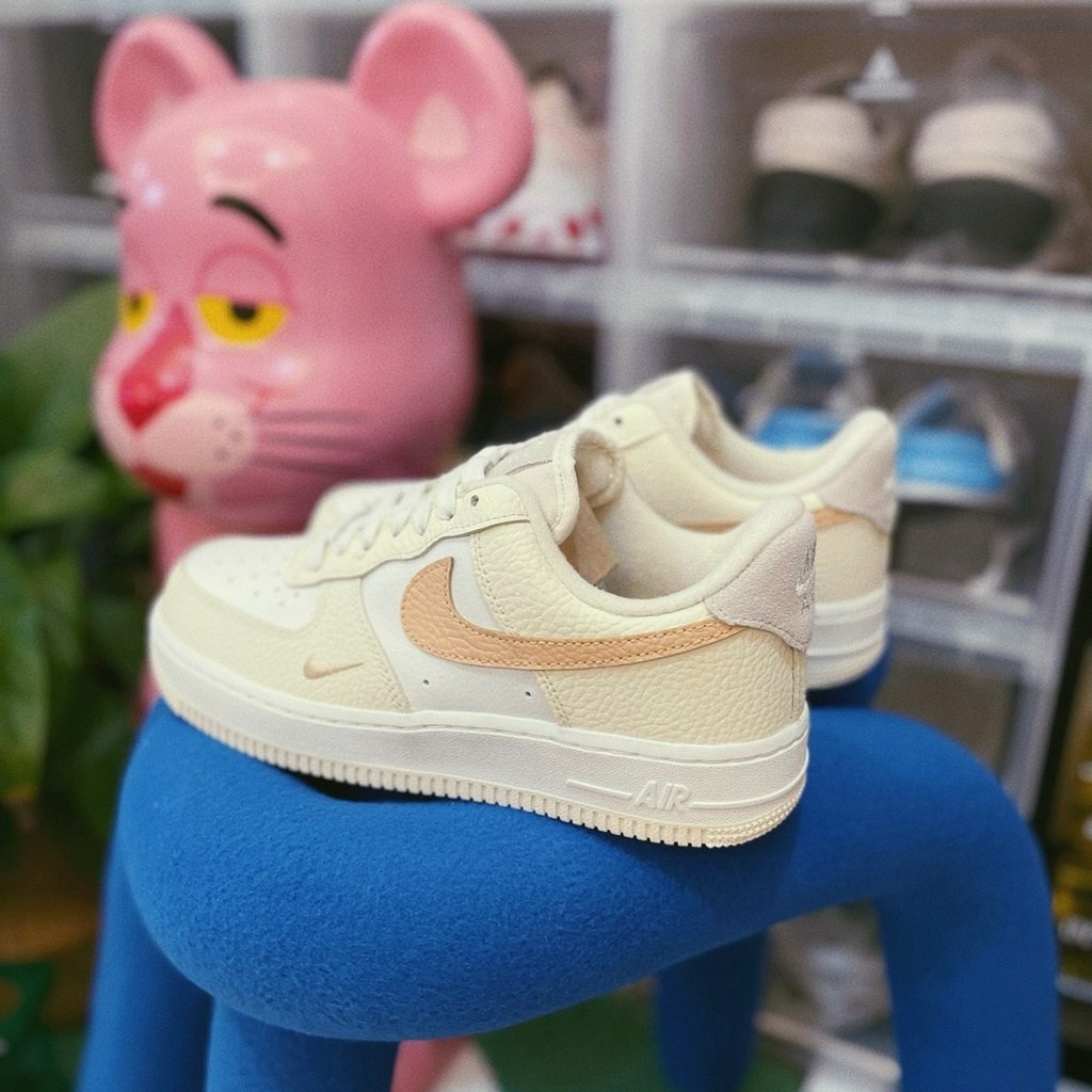 Nike Air Force 1 白桃椰奶 歐洲限定 鵝黃 白色 小金勾 白鞋 AF1 DX8953-100