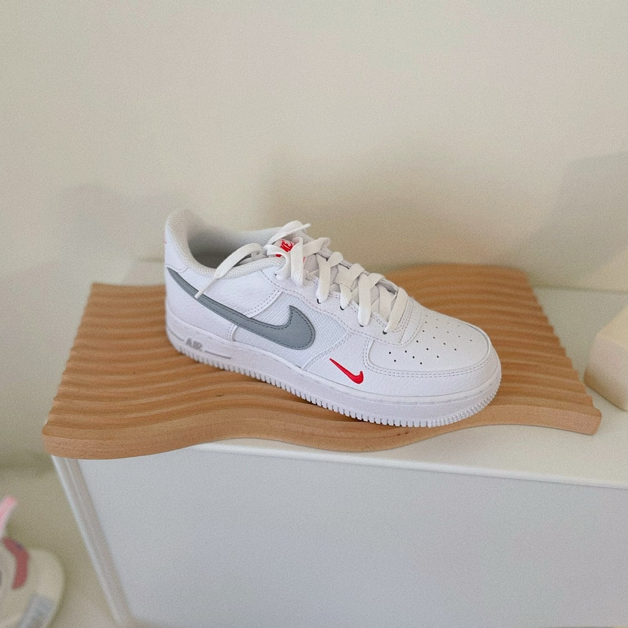 Nike Air Force 1 城堡灰 灰色 歐美限定 小勾 白色 小紅勾 白鞋 AF1 FD9772-100