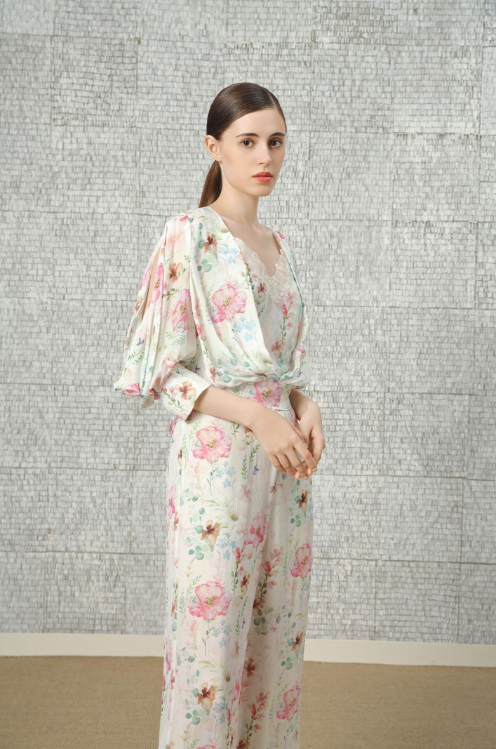 BC1EF026A1薇薇安花園短版蕾絲v領上衣