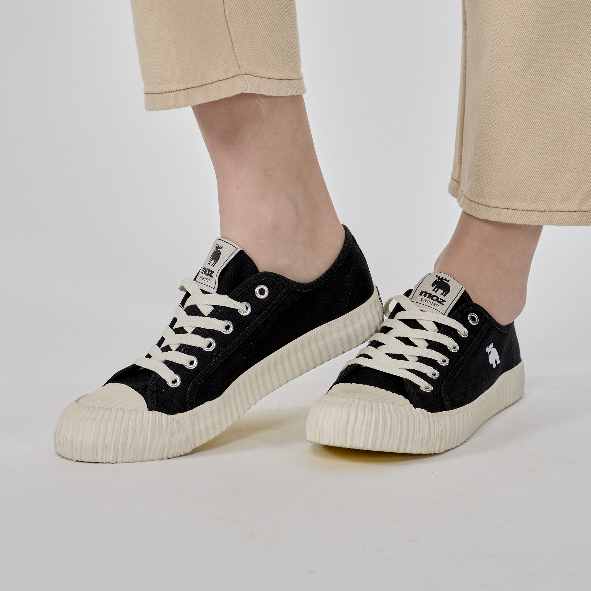 moz Sweden moose lace-up canvas biscuit shoes-black