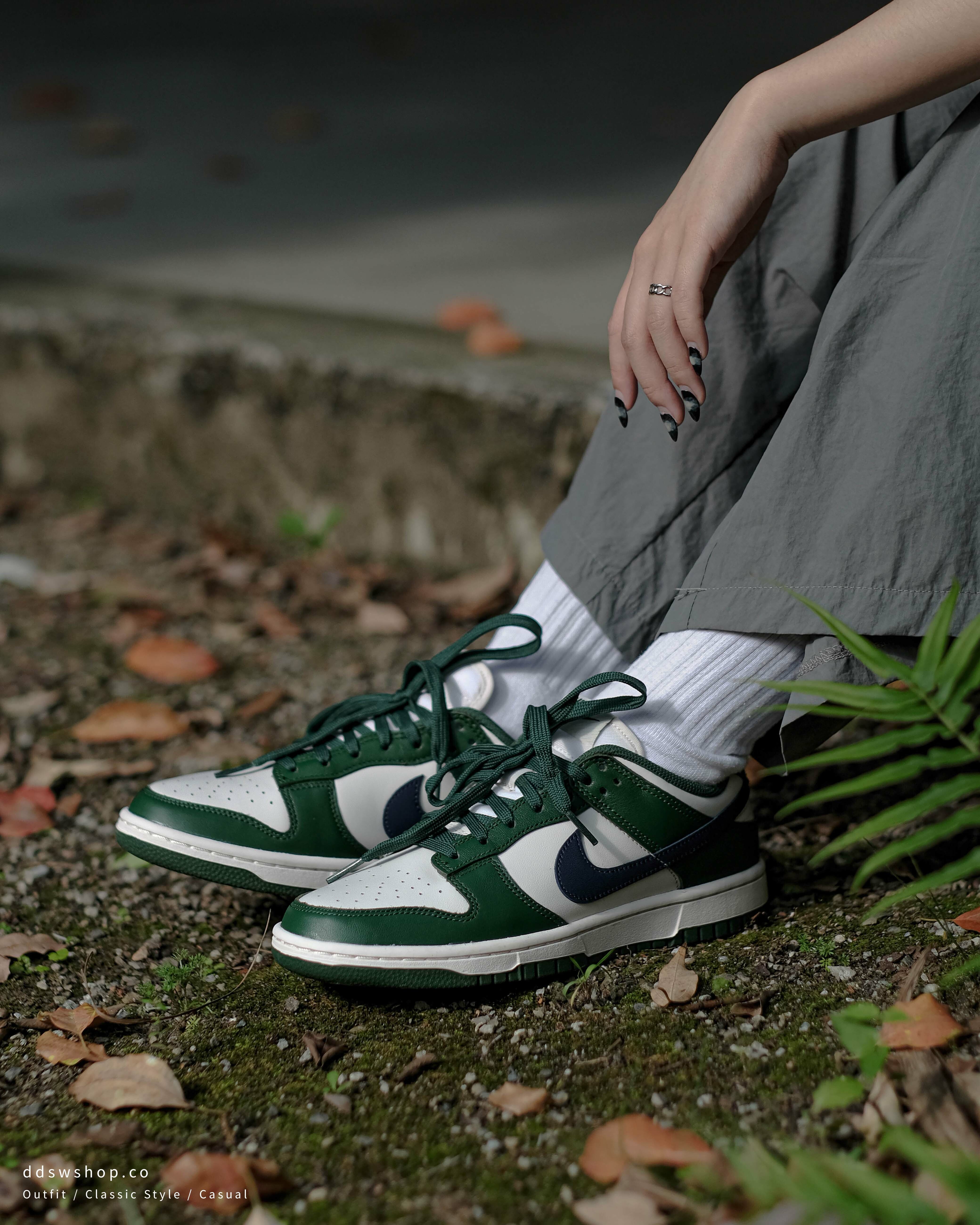 SALE／65%OFF】【SALE／65%OFF】NIKE W DUNK LOW GORGE GREEN 25cm