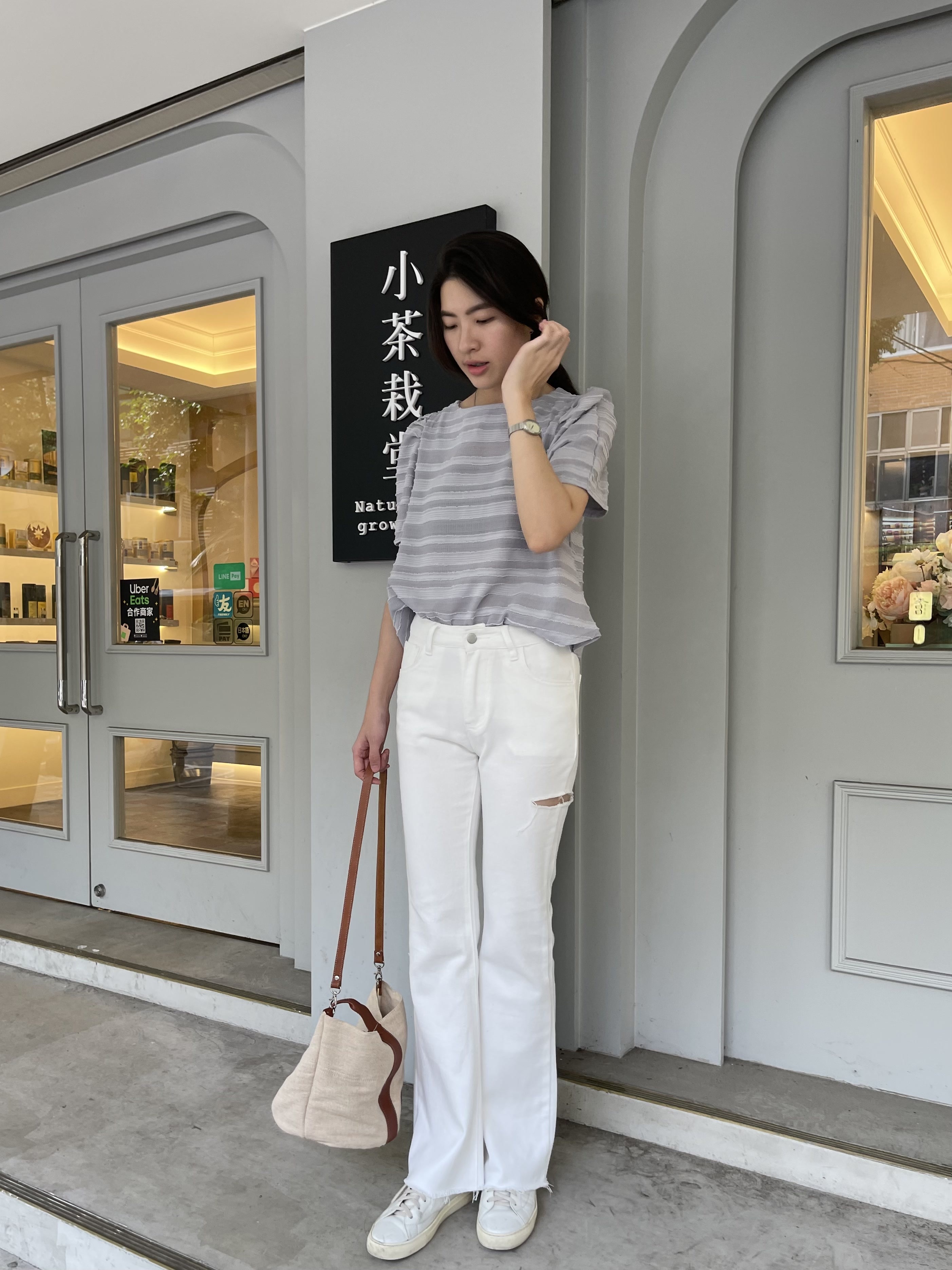 顯瘦側割破微喇叭牛仔褲