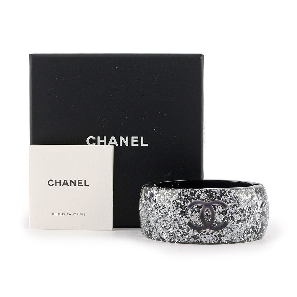 【CHANEL】CC Logo 亮片磁吸寬手鐲(藍色)