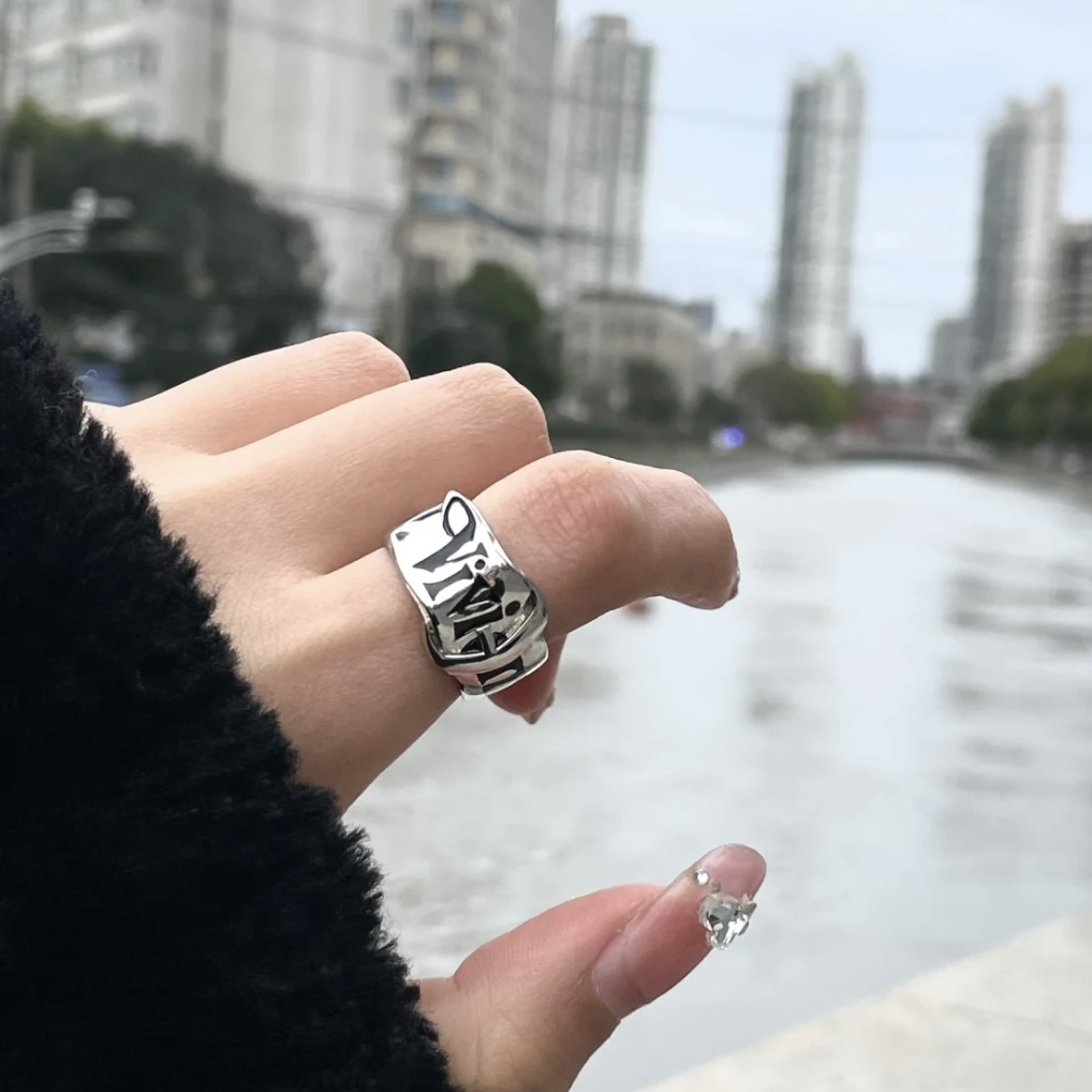 現貨) VIVIENNE WESTWOOD BELT RING