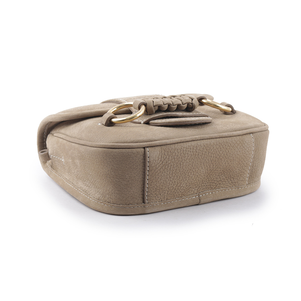 【SEE BY CHLOE】Saddie 絨面牛皮翻蓋斜背包(灰色)