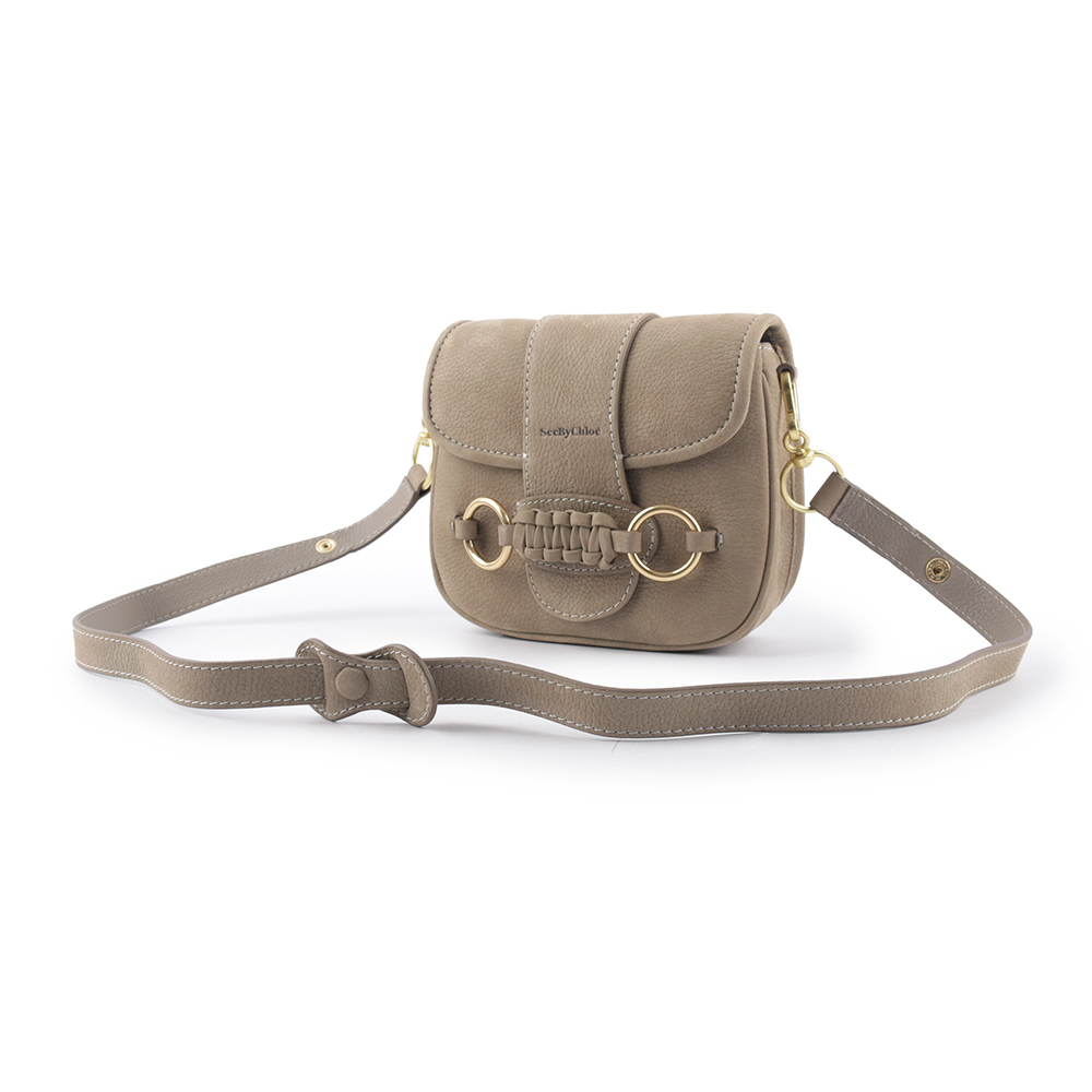 【SEE BY CHLOE】Saddie 絨面牛皮翻蓋斜背包(灰色)
